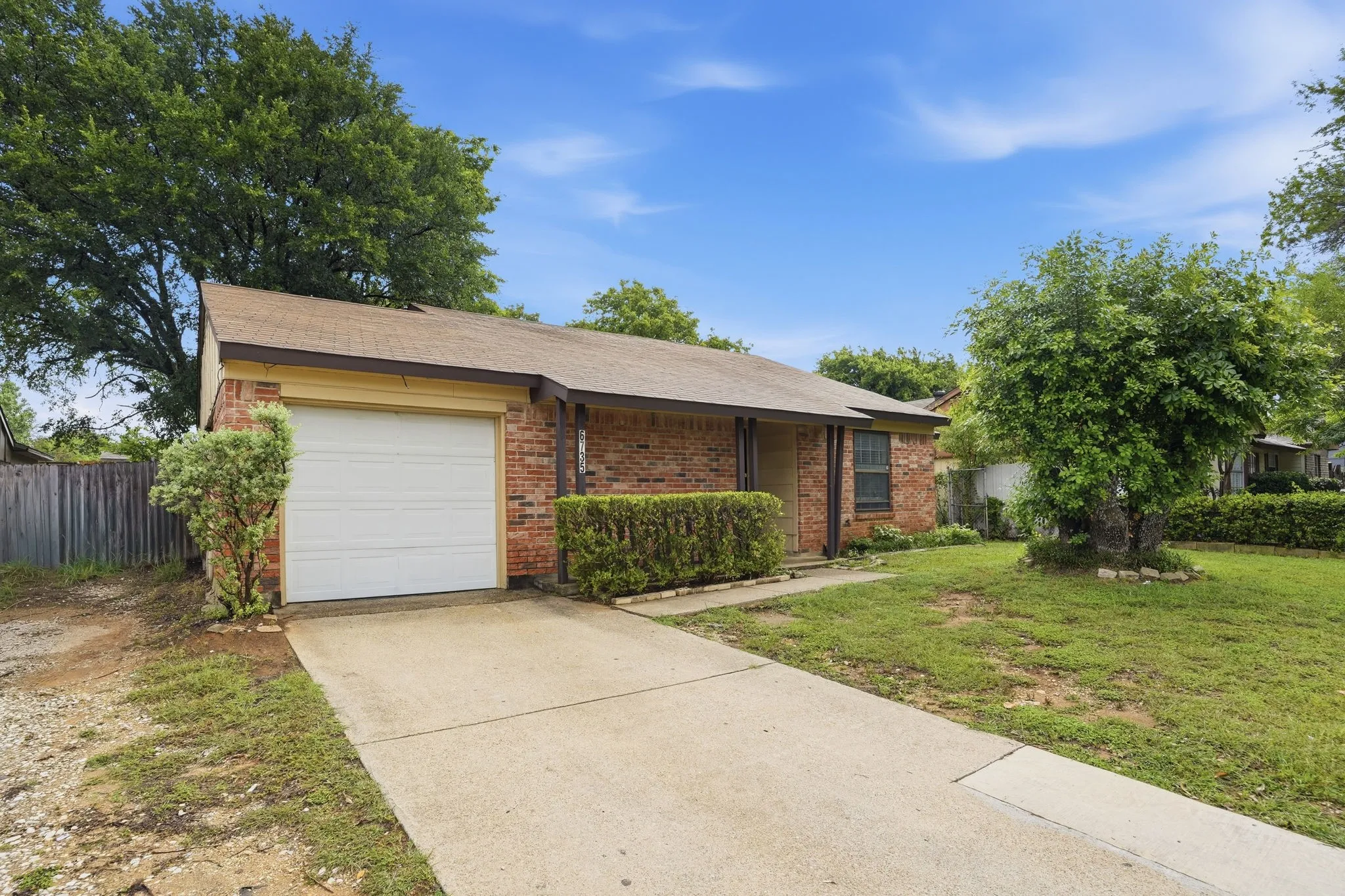 Single Family Residence For Sale in Dallas County , 6735 Woodhill Road, Dallas, Texas 75217, 3 Bedroom, 1 Bathroom, 1 Garage spaces, 1,132 Sqft, built in 1982, mls#21276487, Real Estate Agent in Dallas, Homes For Sale in Dallas county, Homes For Sale in Dallas, Realtor in Dallas Texas, Real Estate Brokerage Independent Realty Texas, Luminita Cordes Realtor