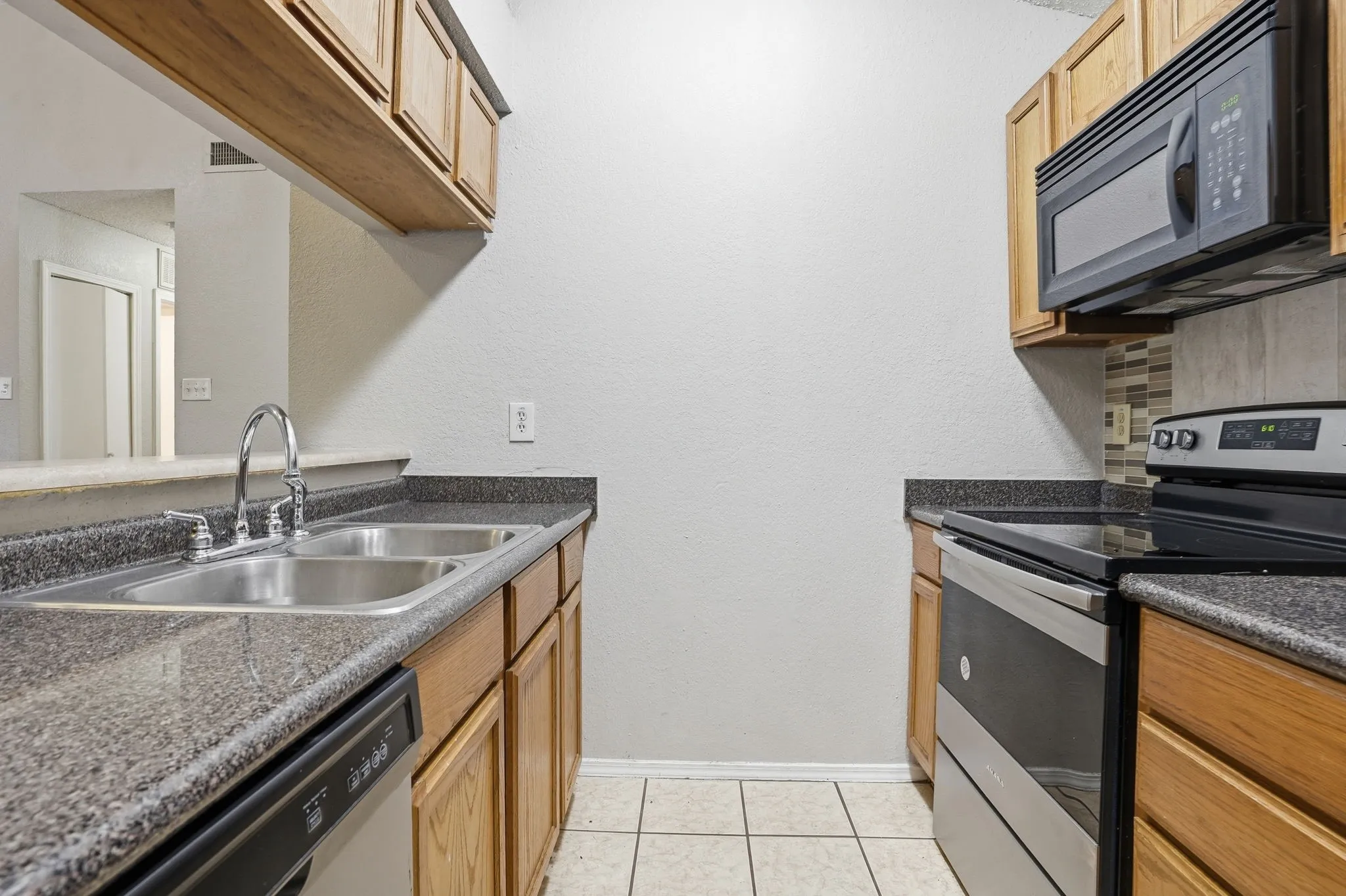 Single Family Residence For Sale in Dallas County , 6735 Woodhill Road, Dallas, Texas 75217, 3 Bedroom, 1 Bathroom, 1 Garage spaces, 1,132 Sqft, built in 1982, mls#21276487, Real Estate Agent in Dallas, Homes For Sale in Dallas county, Homes For Sale in Dallas, Realtor in Dallas Texas, Real Estate Brokerage Independent Realty Texas, Luminita Cordes Realtor