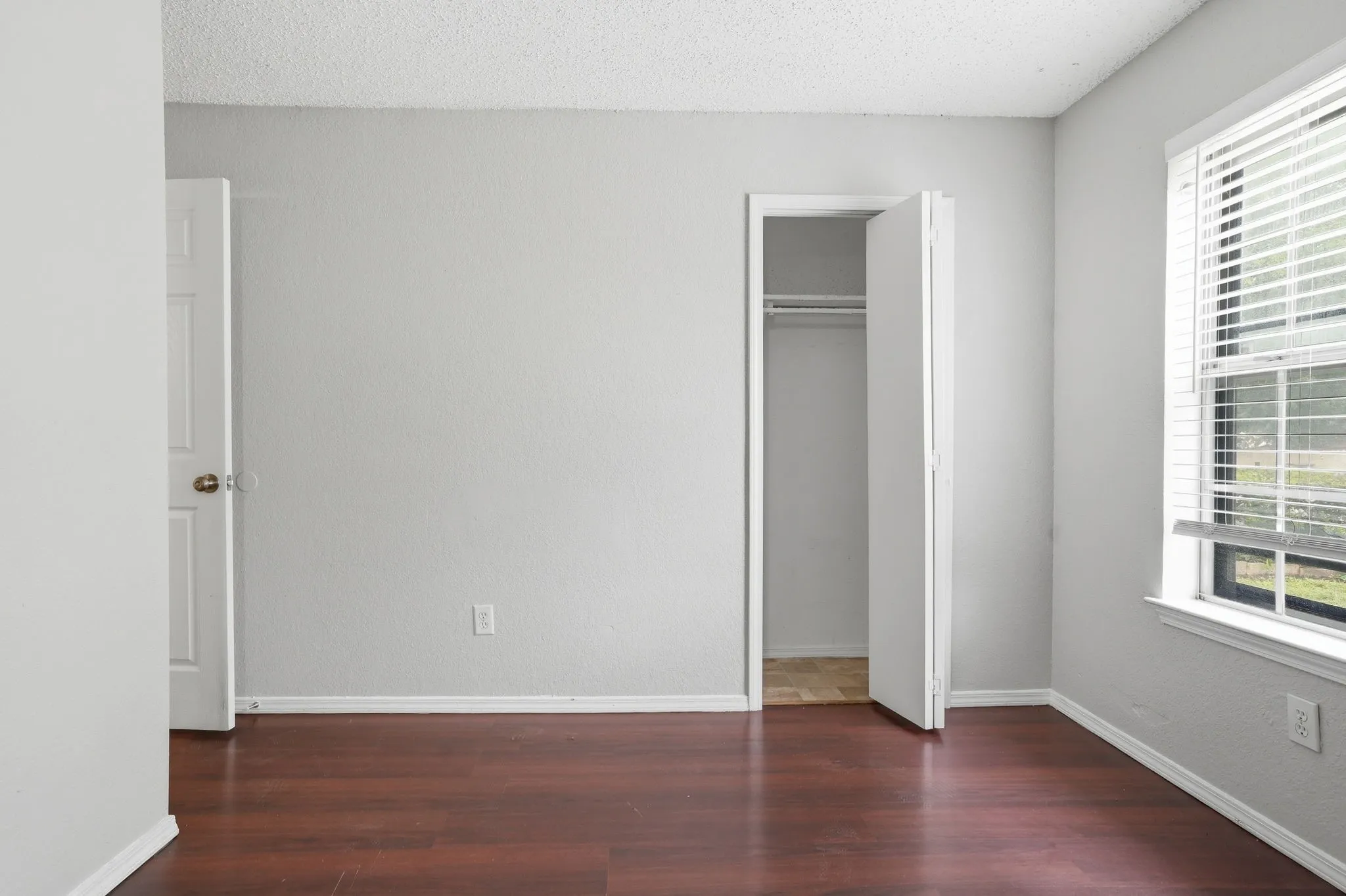 Single Family Residence For Sale in Dallas County , 6735 Woodhill Road, Dallas, Texas 75217, 3 Bedroom, 1 Bathroom, 1 Garage spaces, 1,132 Sqft, built in 1982, mls#21276487, Real Estate Agent in Dallas, Homes For Sale in Dallas county, Homes For Sale in Dallas, Realtor in Dallas Texas, Real Estate Brokerage Independent Realty Texas, Luminita Cordes Realtor