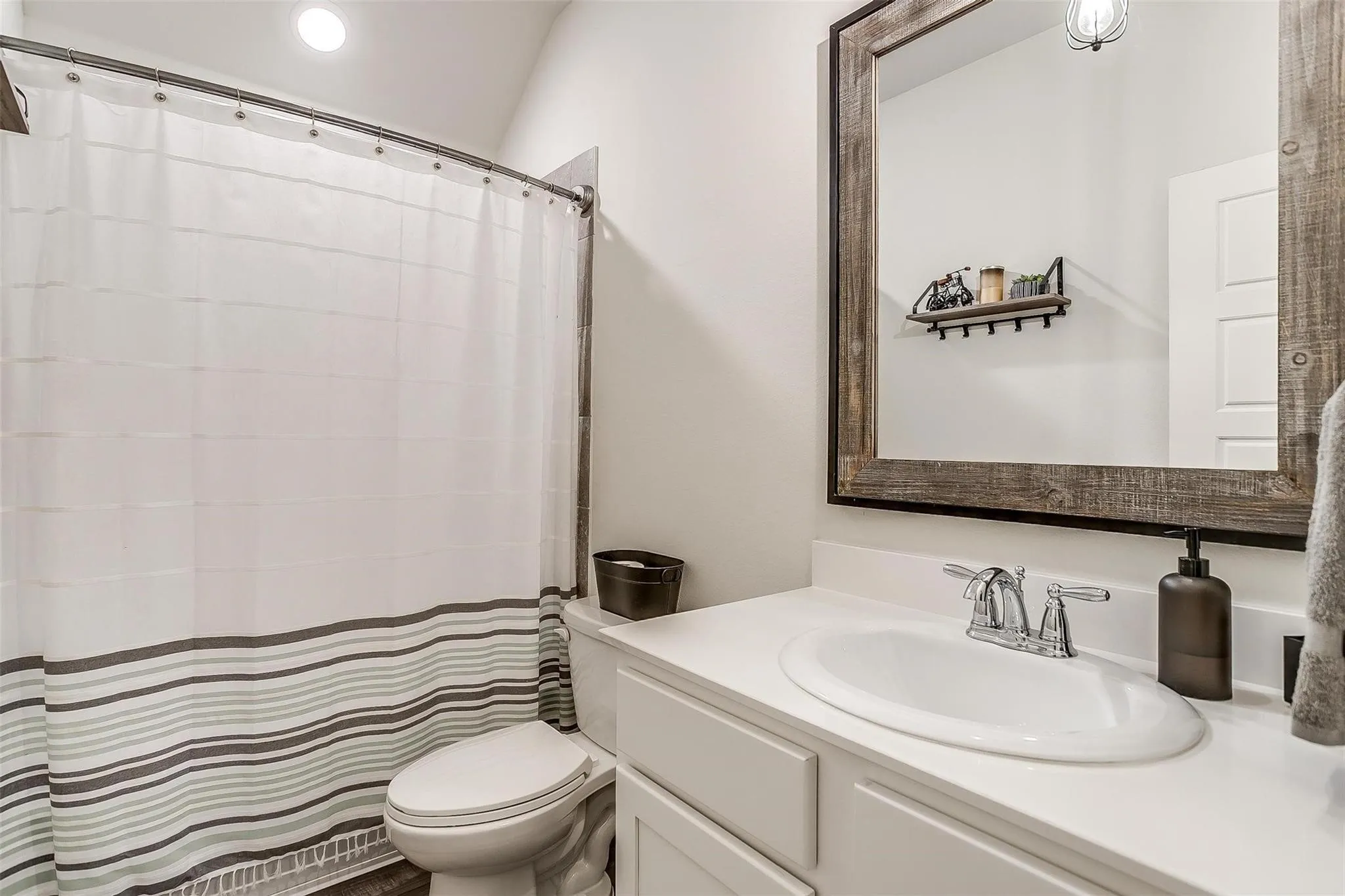 Single Family Residence For Rent in Denton County , 3309 Comal Drive, Little Elm, Texas 75068, 3 Bedroom, 2 Bathroom, Garage spaces, 1,689 Sqft, built in 2018, mls#21327071, Real Estate Agent in Little Elm, Homes For Rent in Denton county, Homes For Rent in Little Elm, Realtor in Little Elm Texas, Real Estate Brokerage Independent Realty Texas, Luminita Cordes Realtor