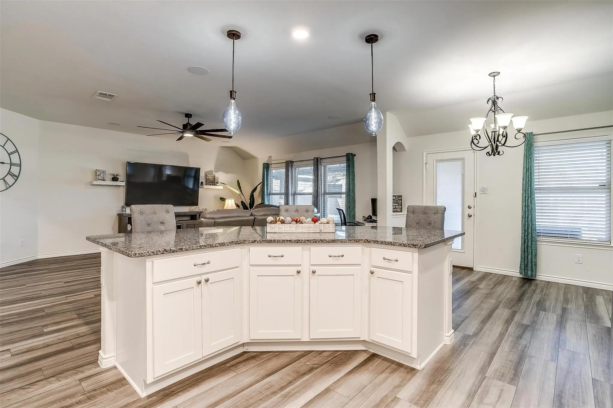 Single Family Residence For Rent in Denton County , 3309 Comal Drive, Little Elm, Texas 75068, 3 Bedroom, 2 Bathroom, Garage spaces, 1,689 Sqft, built in 2018, mls#21327071, Real Estate Agent in Little Elm, Homes For Rent in Denton county, Homes For Rent in Little Elm, Realtor in Little Elm Texas, Real Estate Brokerage Independent Realty Texas, Luminita Cordes Realtor