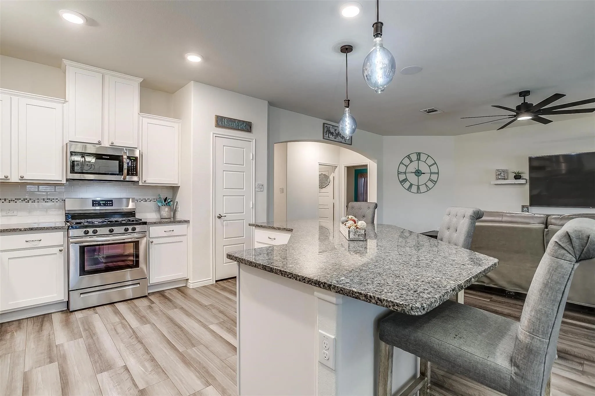 Single Family Residence For Rent in Denton County , 3309 Comal Drive, Little Elm, Texas 75068, 3 Bedroom, 2 Bathroom, Garage spaces, 1,689 Sqft, built in 2018, mls#21327071, Real Estate Agent in Little Elm, Homes For Rent in Denton county, Homes For Rent in Little Elm, Realtor in Little Elm Texas, Real Estate Brokerage Independent Realty Texas, Luminita Cordes Realtor