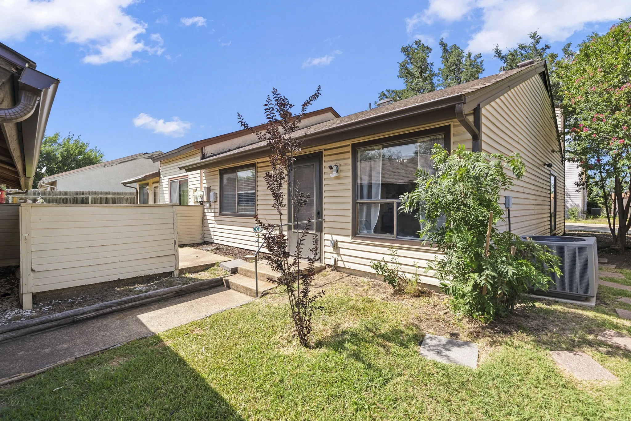Single Family Residence For Sale in Collin County , 514 Pine Trail Drive, Allen, Texas 75002, 2 Bedroom, 2 Bathroom, Garage spaces, 992 Sqft, built in 1978, mls#21318152, Real Estate Agent in Allen, Homes For Sale in Collin county, Homes For Sale in Allen, Realtor in Allen Texas, Real Estate Brokerage Independent Realty Texas, Luminita Cordes Realtor