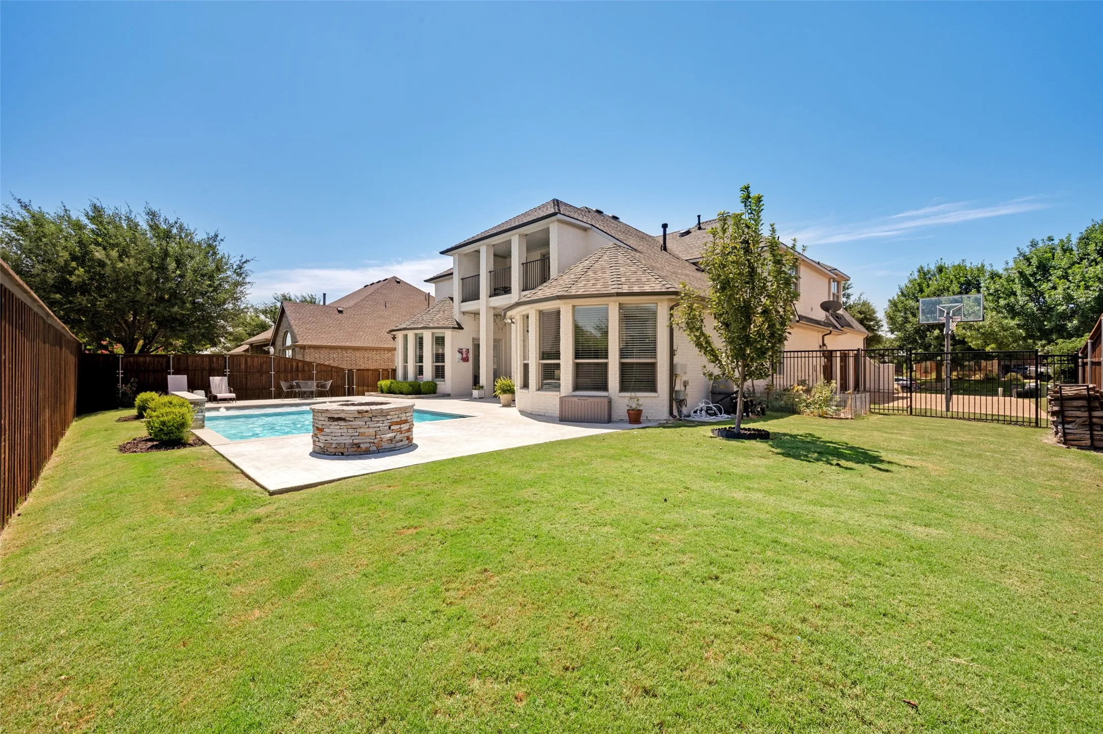 Large side yard