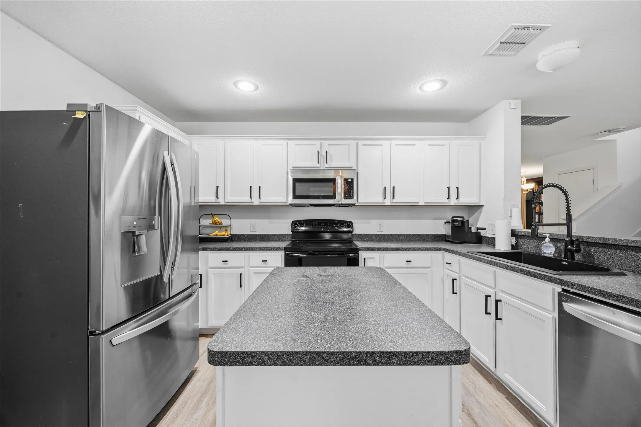 Single Family Residence For Sale in Collin County , 932 Cottonwood Trail, Anna, Texas 75409, 3 Bedroom, 3 Bathroom, 2 Garage spaces, 2,207 Sqft, built in 2008, mls#21319966, Real Estate Agent in Anna, Homes For Sale in Collin county, Homes For Sale in Anna, Realtor in Anna Texas, Real Estate Brokerage Independent Realty Texas, Luminita Cordes Realtor