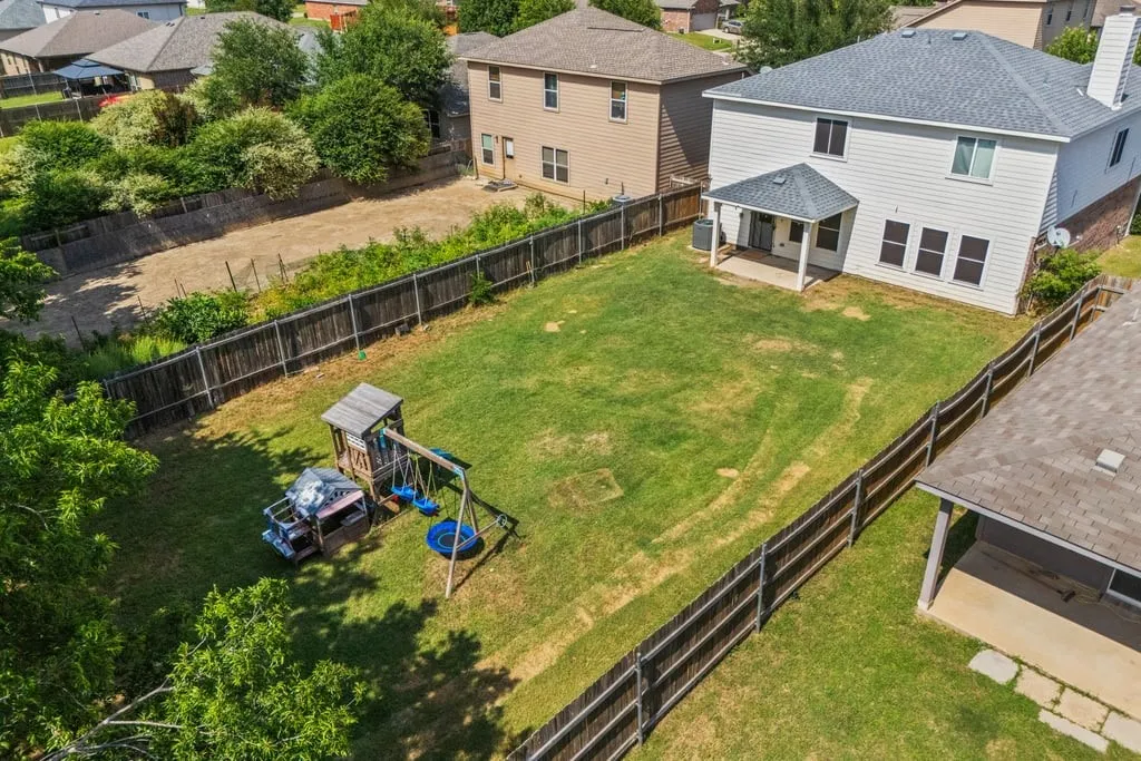 Single Family Residence For Sale in Collin County , 932 Cottonwood Trail, Anna, Texas 75409, 3 Bedroom, 3 Bathroom, 2 Garage spaces, 2,207 Sqft, built in 2008, mls#21319966, Real Estate Agent in Anna, Homes For Sale in Collin county, Homes For Sale in Anna, Realtor in Anna Texas, Real Estate Brokerage Independent Realty Texas, Luminita Cordes Realtor