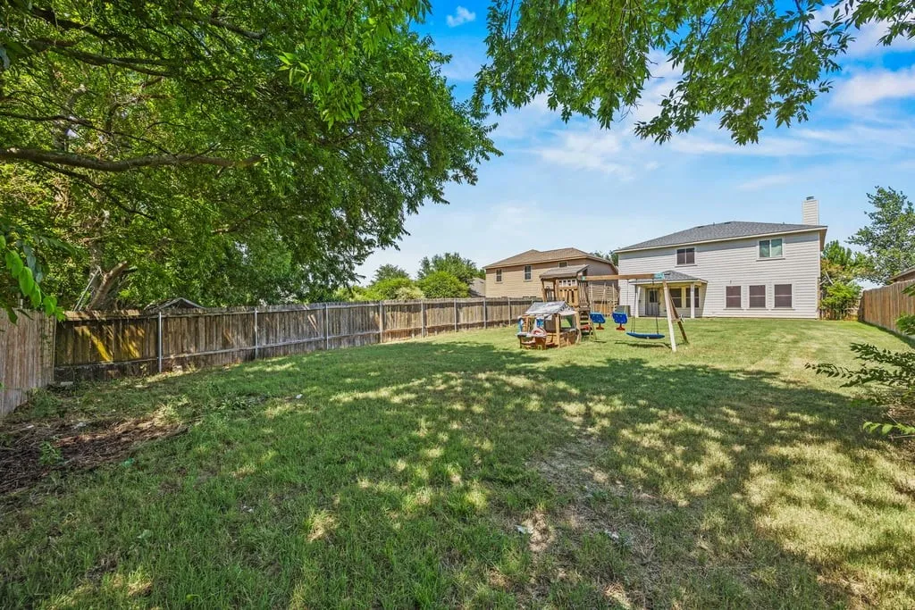Single Family Residence For Sale in Collin County , 932 Cottonwood Trail, Anna, Texas 75409, 3 Bedroom, 3 Bathroom, 2 Garage spaces, 2,207 Sqft, built in 2008, mls#21319966, Real Estate Agent in Anna, Homes For Sale in Collin county, Homes For Sale in Anna, Realtor in Anna Texas, Real Estate Brokerage Independent Realty Texas, Luminita Cordes Realtor