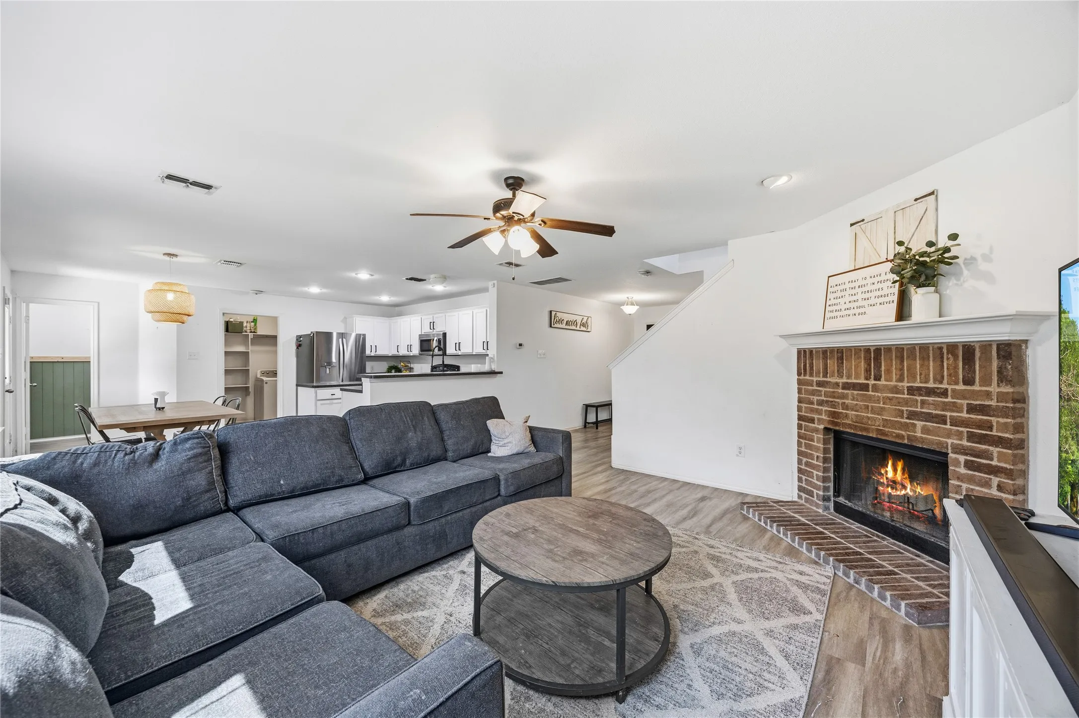Single Family Residence For Sale in Collin County , 932 Cottonwood Trail, Anna, Texas 75409, 3 Bedroom, 3 Bathroom, 2 Garage spaces, 2,207 Sqft, built in 2008, mls#21319966, Real Estate Agent in Anna, Homes For Sale in Collin county, Homes For Sale in Anna, Realtor in Anna Texas, Real Estate Brokerage Independent Realty Texas, Luminita Cordes Realtor