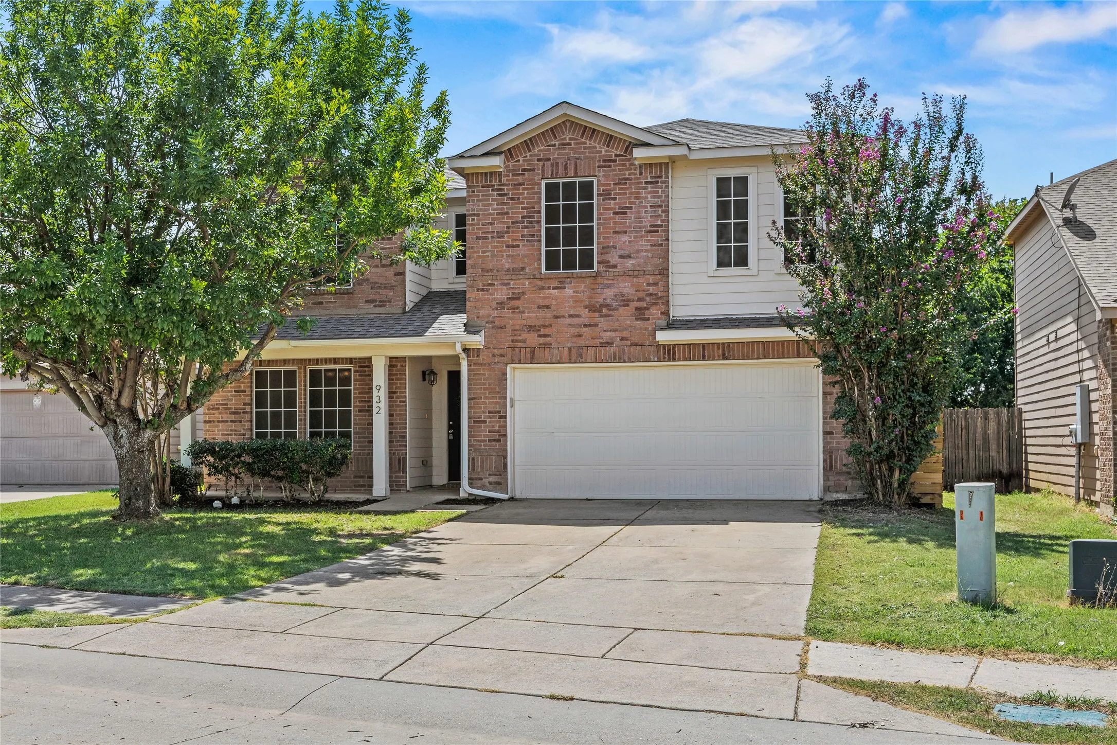 Single Family Residence For Sale in Collin County , 932 Cottonwood Trail, Anna, Texas 75409, 3 Bedroom, 3 Bathroom, 2 Garage spaces, 2,207 Sqft, built in 2008, mls#21319966, Real Estate Agent in Anna, Homes For Sale in Collin county, Homes For Sale in Anna, Realtor in Anna Texas, Real Estate Brokerage Independent Realty Texas, Luminita Cordes Realtor