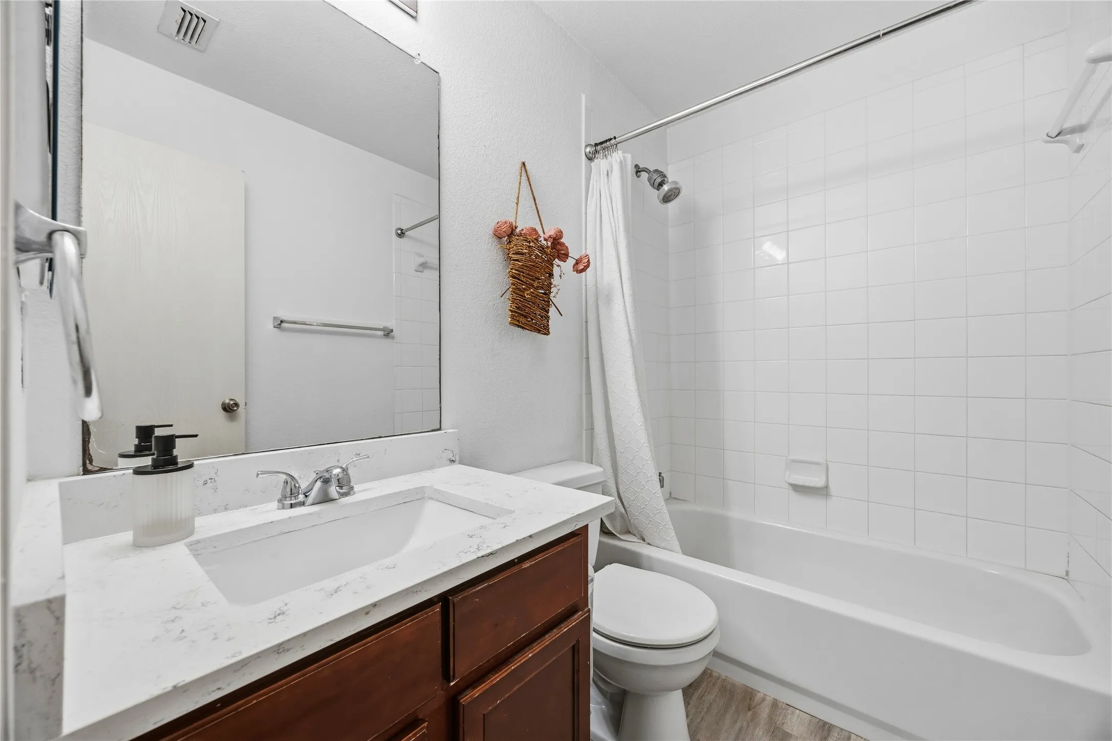Single Family Residence For Sale in Collin County , 932 Cottonwood Trail, Anna, Texas 75409, 3 Bedroom, 3 Bathroom, 2 Garage spaces, 2,207 Sqft, built in 2008, mls#21319966, Real Estate Agent in Anna, Homes For Sale in Collin county, Homes For Sale in Anna, Realtor in Anna Texas, Real Estate Brokerage Independent Realty Texas, Luminita Cordes Realtor