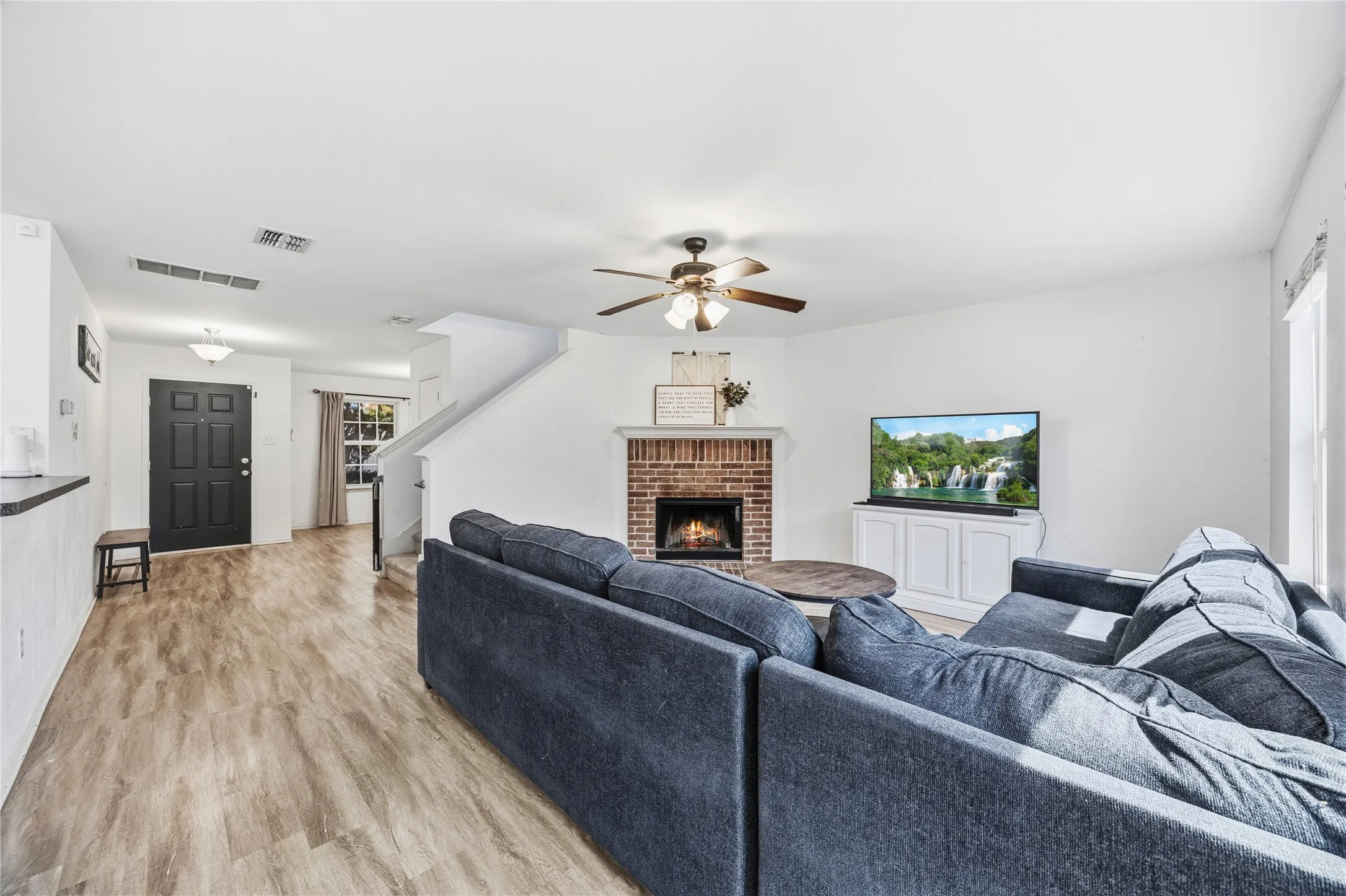 Single Family Residence For Sale in Collin County , 932 Cottonwood Trail, Anna, Texas 75409, 3 Bedroom, 3 Bathroom, 2 Garage spaces, 2,207 Sqft, built in 2008, mls#21319966, Real Estate Agent in Anna, Homes For Sale in Collin county, Homes For Sale in Anna, Realtor in Anna Texas, Real Estate Brokerage Independent Realty Texas, Luminita Cordes Realtor