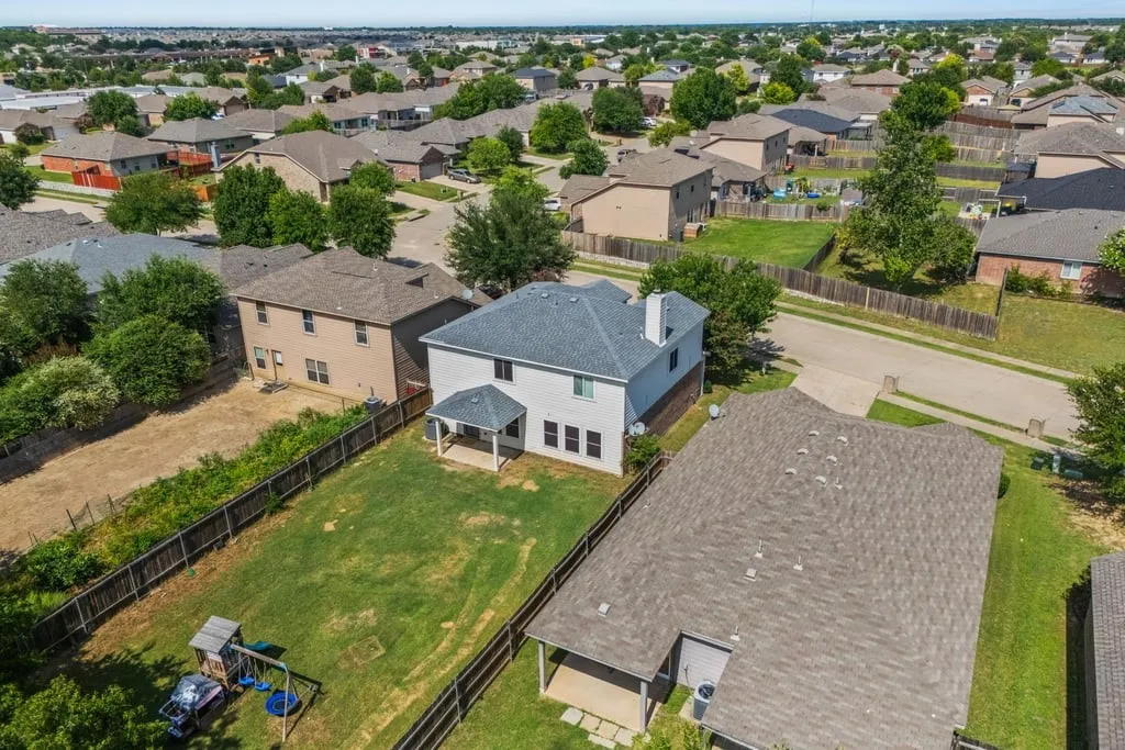 Single Family Residence For Sale in Collin County , 932 Cottonwood Trail, Anna, Texas 75409, 3 Bedroom, 3 Bathroom, 2 Garage spaces, 2,207 Sqft, built in 2008, mls#21319966, Real Estate Agent in Anna, Homes For Sale in Collin county, Homes For Sale in Anna, Realtor in Anna Texas, Real Estate Brokerage Independent Realty Texas, Luminita Cordes Realtor