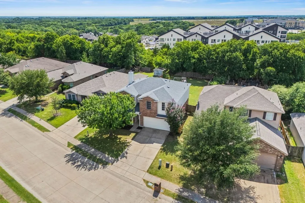 Single Family Residence For Sale in Collin County , 932 Cottonwood Trail, Anna, Texas 75409, 3 Bedroom, 3 Bathroom, 2 Garage spaces, 2,207 Sqft, built in 2008, mls#21319966, Real Estate Agent in Anna, Homes For Sale in Collin county, Homes For Sale in Anna, Realtor in Anna Texas, Real Estate Brokerage Independent Realty Texas, Luminita Cordes Realtor