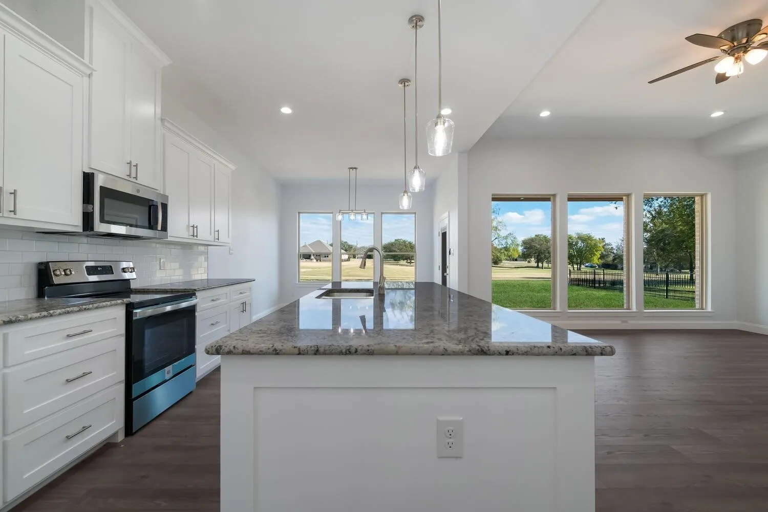 Single Family Residence For Sale in Hill County , 13027 Eagles Nest Drive, Whitney, Texas 76692, 3 Bedroom, 3 Bathroom, 2 Garage spaces, 2,302 Sqft, built in 2022, mls#21327028, Real Estate Agent in Whitney, Homes For Sale in Hill county, Homes For Sale in Whitney, Realtor in Whitney Texas, Real Estate Brokerage Independent Realty Texas, Luminita Cordes Realtor