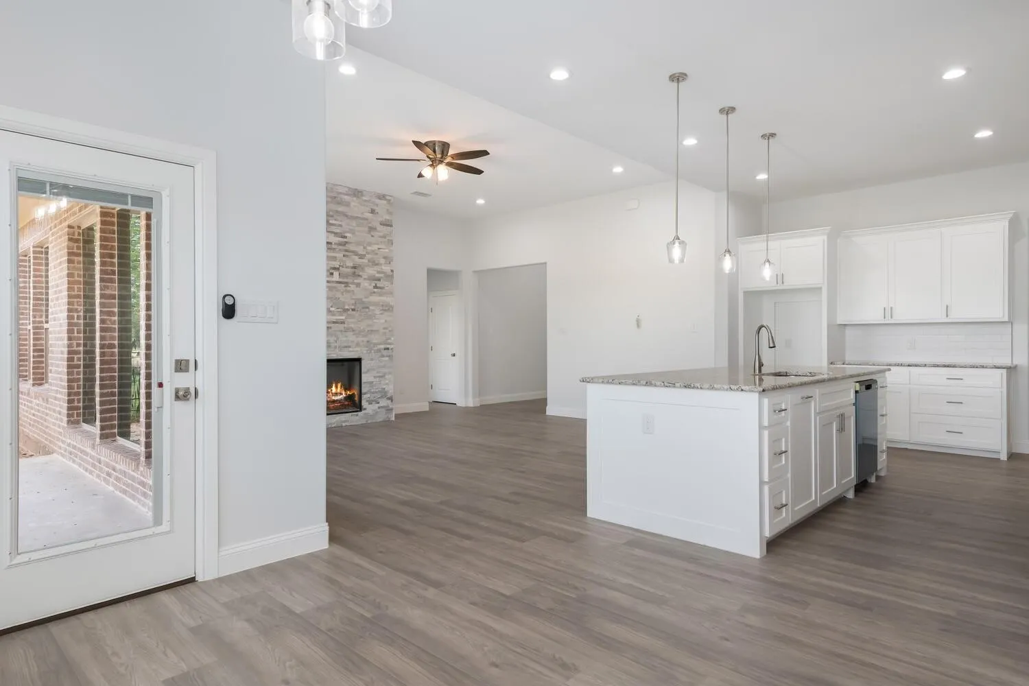 Single Family Residence For Sale in Hill County , 13027 Eagles Nest Drive, Whitney, Texas 76692, 3 Bedroom, 3 Bathroom, 2 Garage spaces, 2,302 Sqft, built in 2022, mls#21327028, Real Estate Agent in Whitney, Homes For Sale in Hill county, Homes For Sale in Whitney, Realtor in Whitney Texas, Real Estate Brokerage Independent Realty Texas, Luminita Cordes Realtor