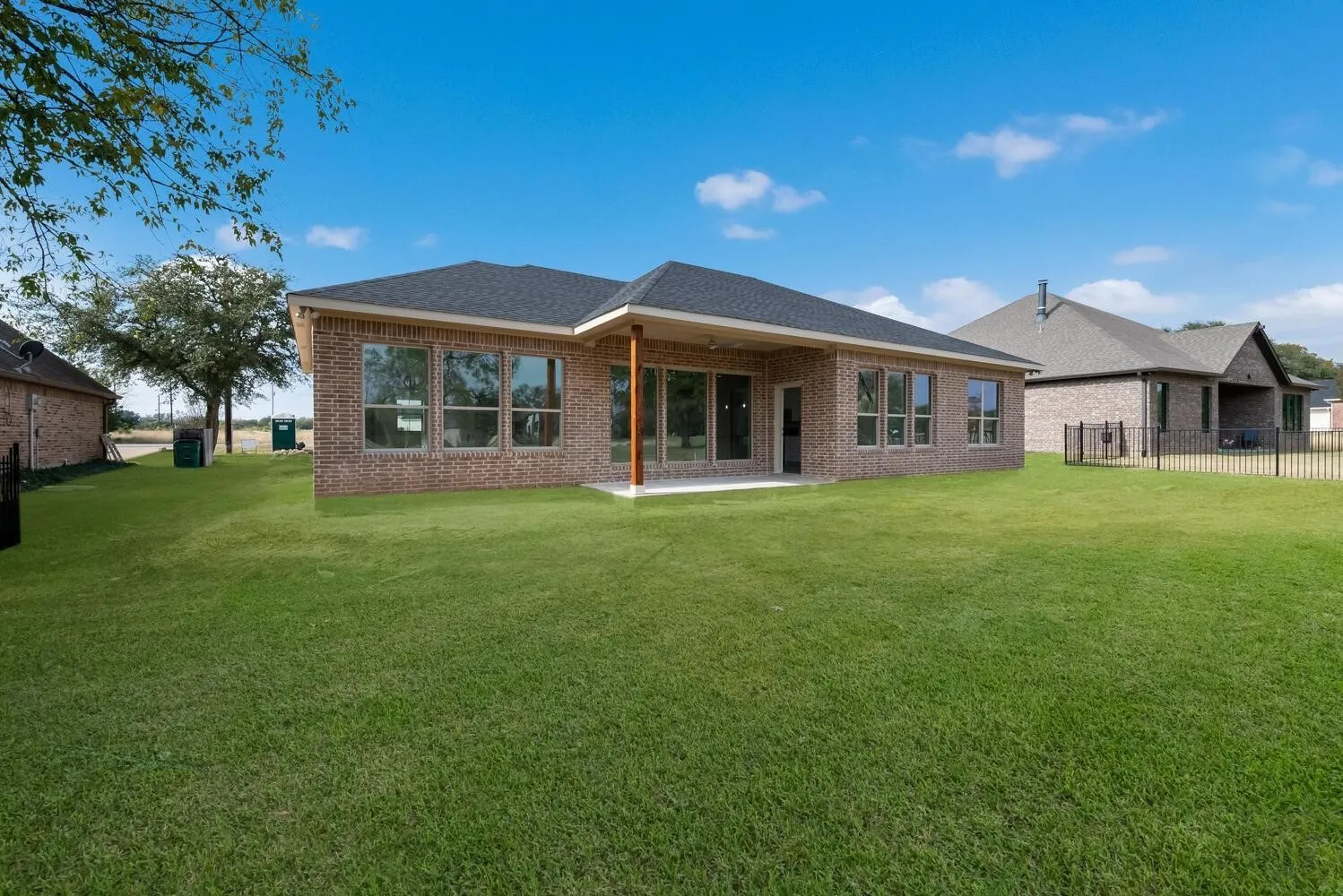 Single Family Residence For Sale in Hill County , 13027 Eagles Nest Drive, Whitney, Texas 76692, 3 Bedroom, 3 Bathroom, 2 Garage spaces, 2,302 Sqft, built in 2022, mls#21327028, Real Estate Agent in Whitney, Homes For Sale in Hill county, Homes For Sale in Whitney, Realtor in Whitney Texas, Real Estate Brokerage Independent Realty Texas, Luminita Cordes Realtor