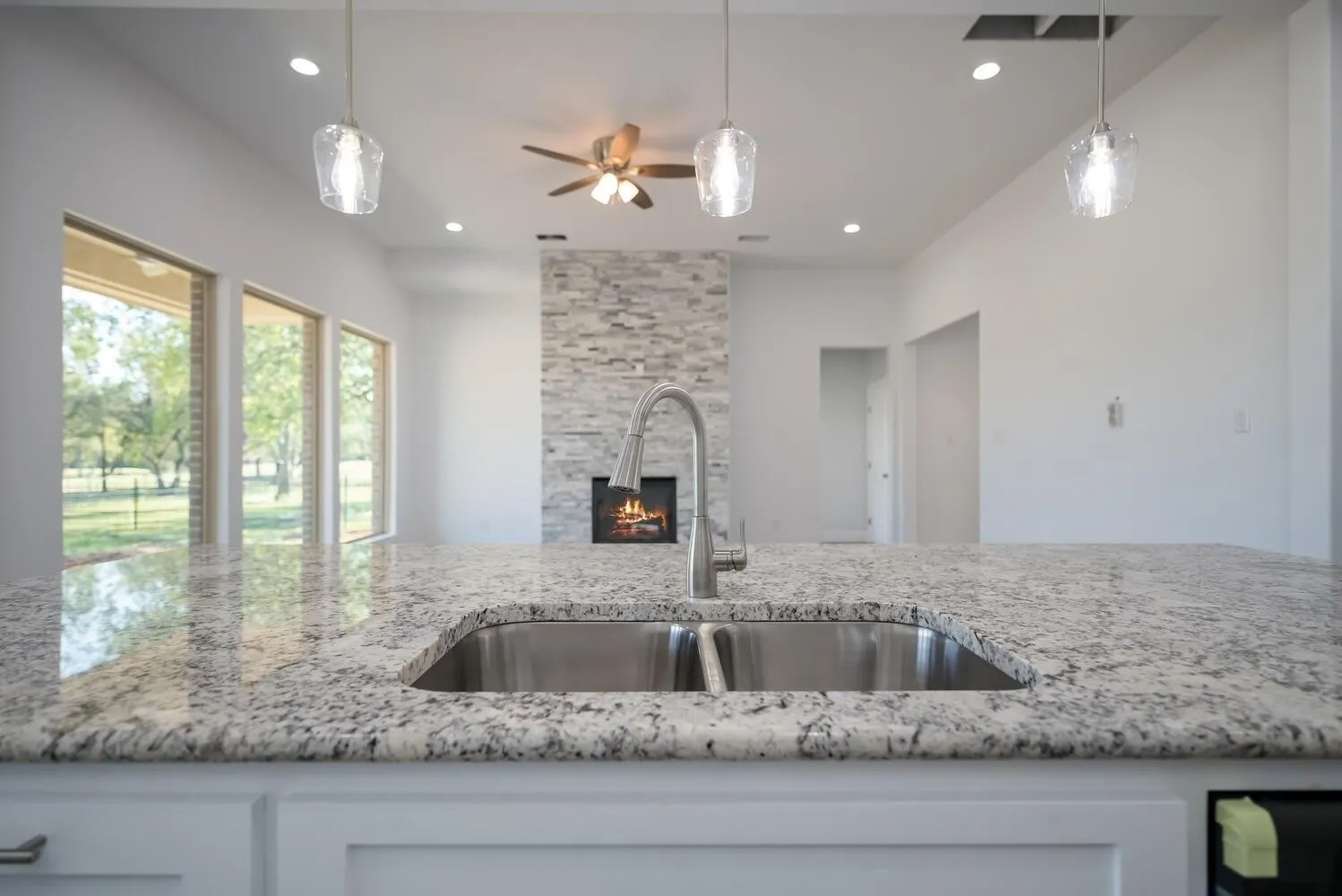 Single Family Residence For Sale in Hill County , 13027 Eagles Nest Drive, Whitney, Texas 76692, 3 Bedroom, 3 Bathroom, 2 Garage spaces, 2,302 Sqft, built in 2022, mls#21327028, Real Estate Agent in Whitney, Homes For Sale in Hill county, Homes For Sale in Whitney, Realtor in Whitney Texas, Real Estate Brokerage Independent Realty Texas, Luminita Cordes Realtor