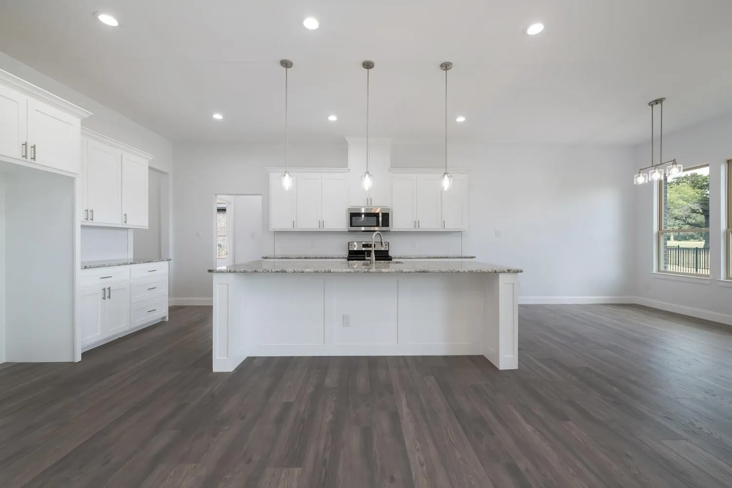 Single Family Residence For Sale in Hill County , 13027 Eagles Nest Drive, Whitney, Texas 76692, 3 Bedroom, 3 Bathroom, 2 Garage spaces, 2,302 Sqft, built in 2022, mls#21327028, Real Estate Agent in Whitney, Homes For Sale in Hill county, Homes For Sale in Whitney, Realtor in Whitney Texas, Real Estate Brokerage Independent Realty Texas, Luminita Cordes Realtor
