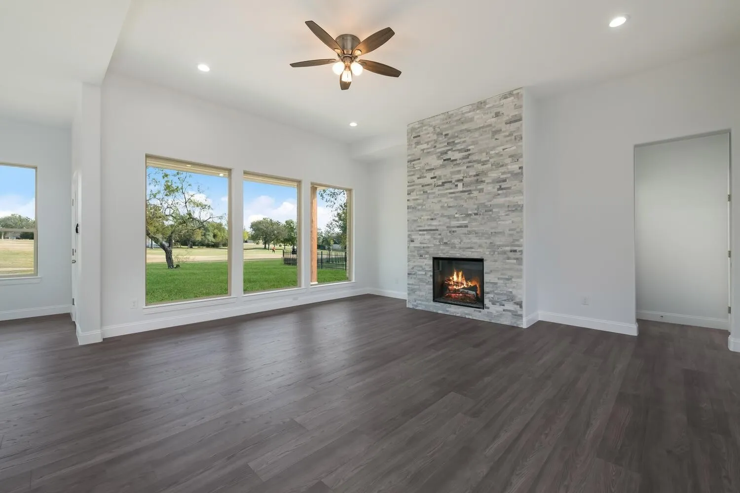 Single Family Residence For Sale in Hill County , 13027 Eagles Nest Drive, Whitney, Texas 76692, 3 Bedroom, 3 Bathroom, 2 Garage spaces, 2,302 Sqft, built in 2022, mls#21327028, Real Estate Agent in Whitney, Homes For Sale in Hill county, Homes For Sale in Whitney, Realtor in Whitney Texas, Real Estate Brokerage Independent Realty Texas, Luminita Cordes Realtor