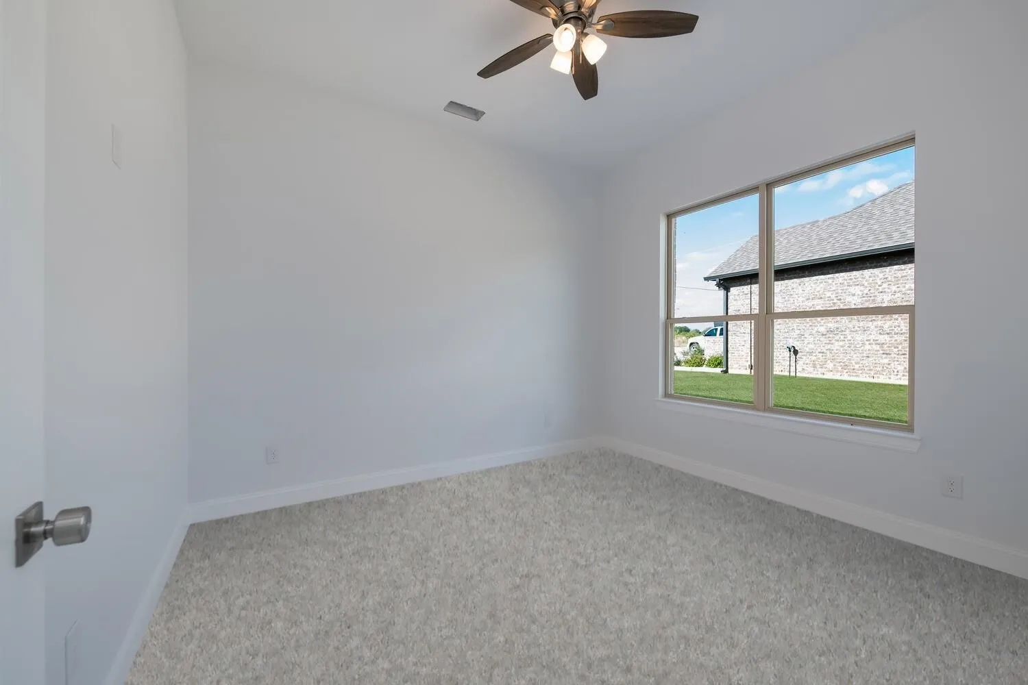 Single Family Residence For Sale in Hill County , 13027 Eagles Nest Drive, Whitney, Texas 76692, 3 Bedroom, 3 Bathroom, 2 Garage spaces, 2,302 Sqft, built in 2022, mls#21327028, Real Estate Agent in Whitney, Homes For Sale in Hill county, Homes For Sale in Whitney, Realtor in Whitney Texas, Real Estate Brokerage Independent Realty Texas, Luminita Cordes Realtor