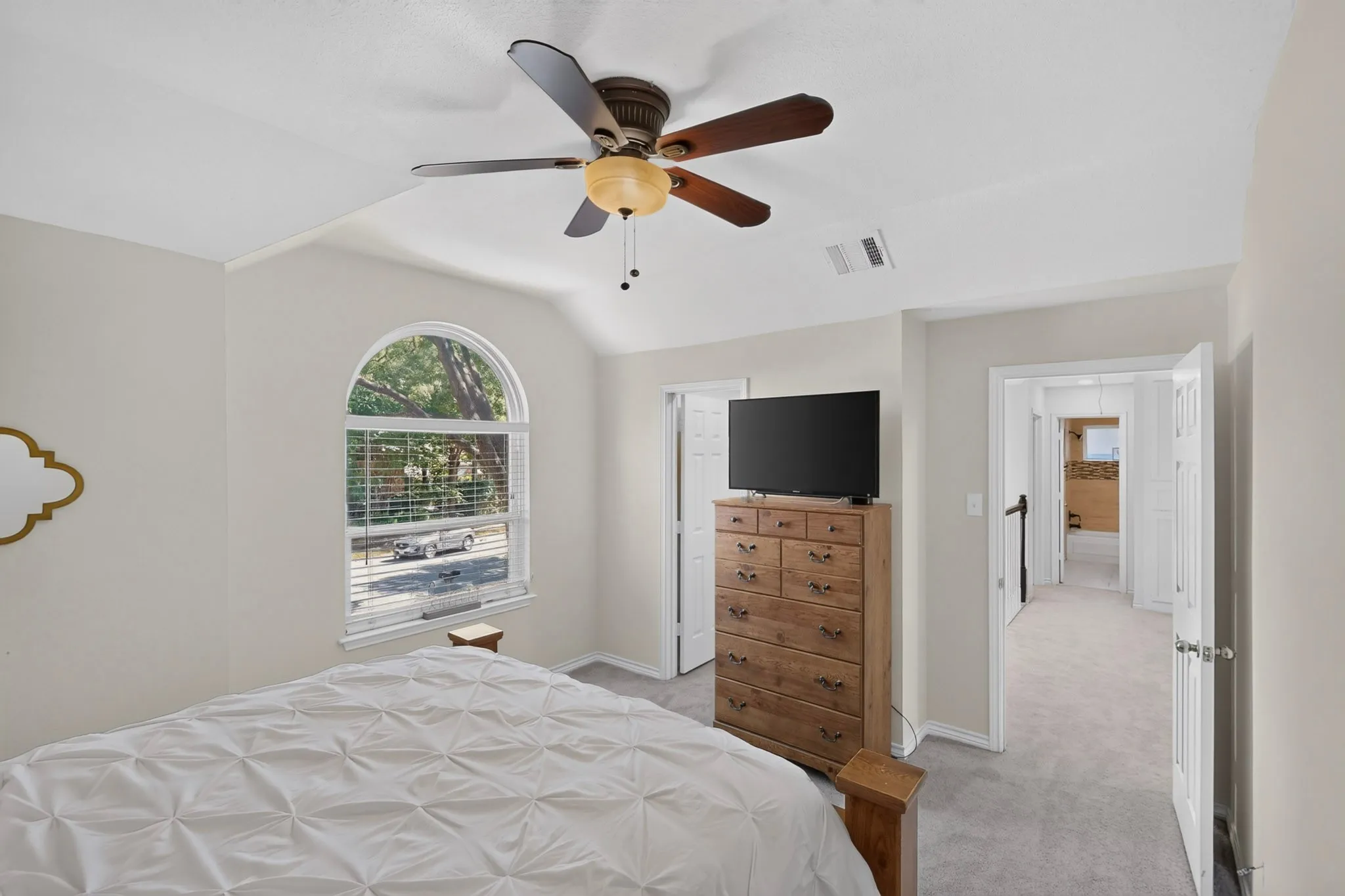 Single Family Residence For Sale in Tarrant County , 3400 Paint Brush Lane, Bedford, Texas 76021, 4 Bedroom, 3 Bathroom, 2 Garage spaces, 2,245 Sqft, built in 1988, mls#21327082, Real Estate Agent in Bedford, Homes For Sale in Tarrant county, Homes For Sale in Bedford, Realtor in Bedford Texas, Real Estate Brokerage Independent Realty Texas, Luminita Cordes Realtor