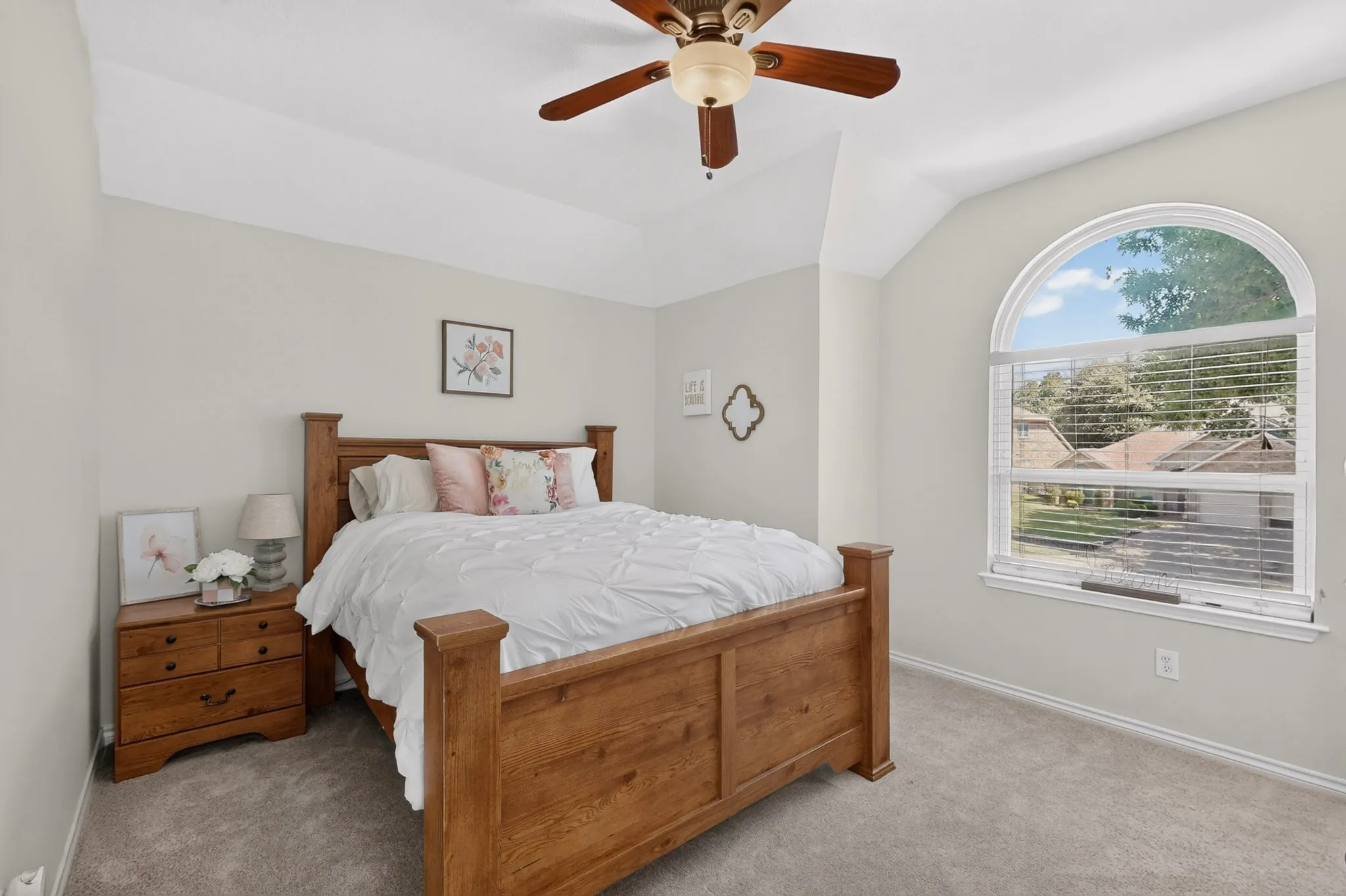 Single Family Residence For Sale in Tarrant County , 3400 Paint Brush Lane, Bedford, Texas 76021, 4 Bedroom, 3 Bathroom, 2 Garage spaces, 2,245 Sqft, built in 1988, mls#21327082, Real Estate Agent in Bedford, Homes For Sale in Tarrant county, Homes For Sale in Bedford, Realtor in Bedford Texas, Real Estate Brokerage Independent Realty Texas, Luminita Cordes Realtor