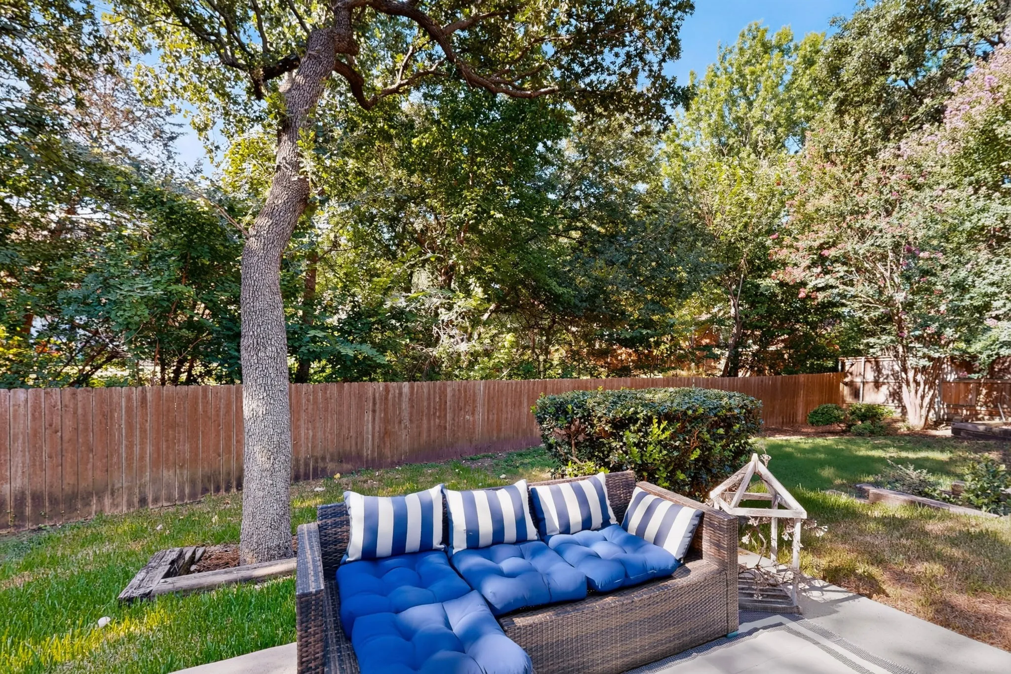 Single Family Residence For Sale in Tarrant County , 3400 Paint Brush Lane, Bedford, Texas 76021, 4 Bedroom, 3 Bathroom, 2 Garage spaces, 2,245 Sqft, built in 1988, mls#21327082, Real Estate Agent in Bedford, Homes For Sale in Tarrant county, Homes For Sale in Bedford, Realtor in Bedford Texas, Real Estate Brokerage Independent Realty Texas, Luminita Cordes Realtor