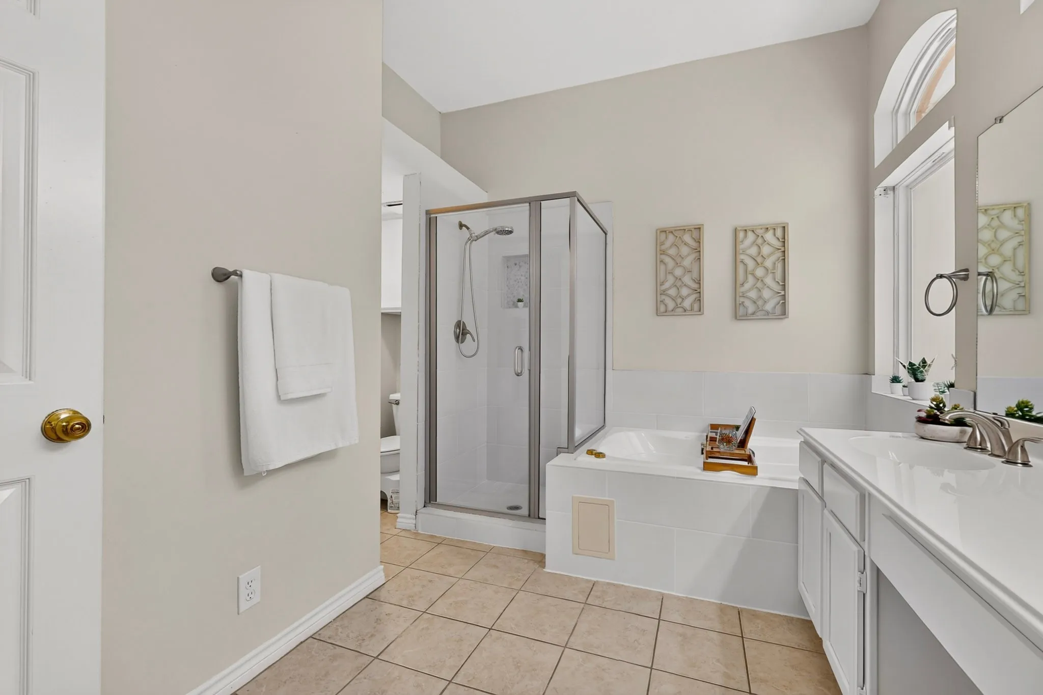 Single Family Residence For Sale in Tarrant County , 3400 Paint Brush Lane, Bedford, Texas 76021, 4 Bedroom, 3 Bathroom, 2 Garage spaces, 2,245 Sqft, built in 1988, mls#21327082, Real Estate Agent in Bedford, Homes For Sale in Tarrant county, Homes For Sale in Bedford, Realtor in Bedford Texas, Real Estate Brokerage Independent Realty Texas, Luminita Cordes Realtor
