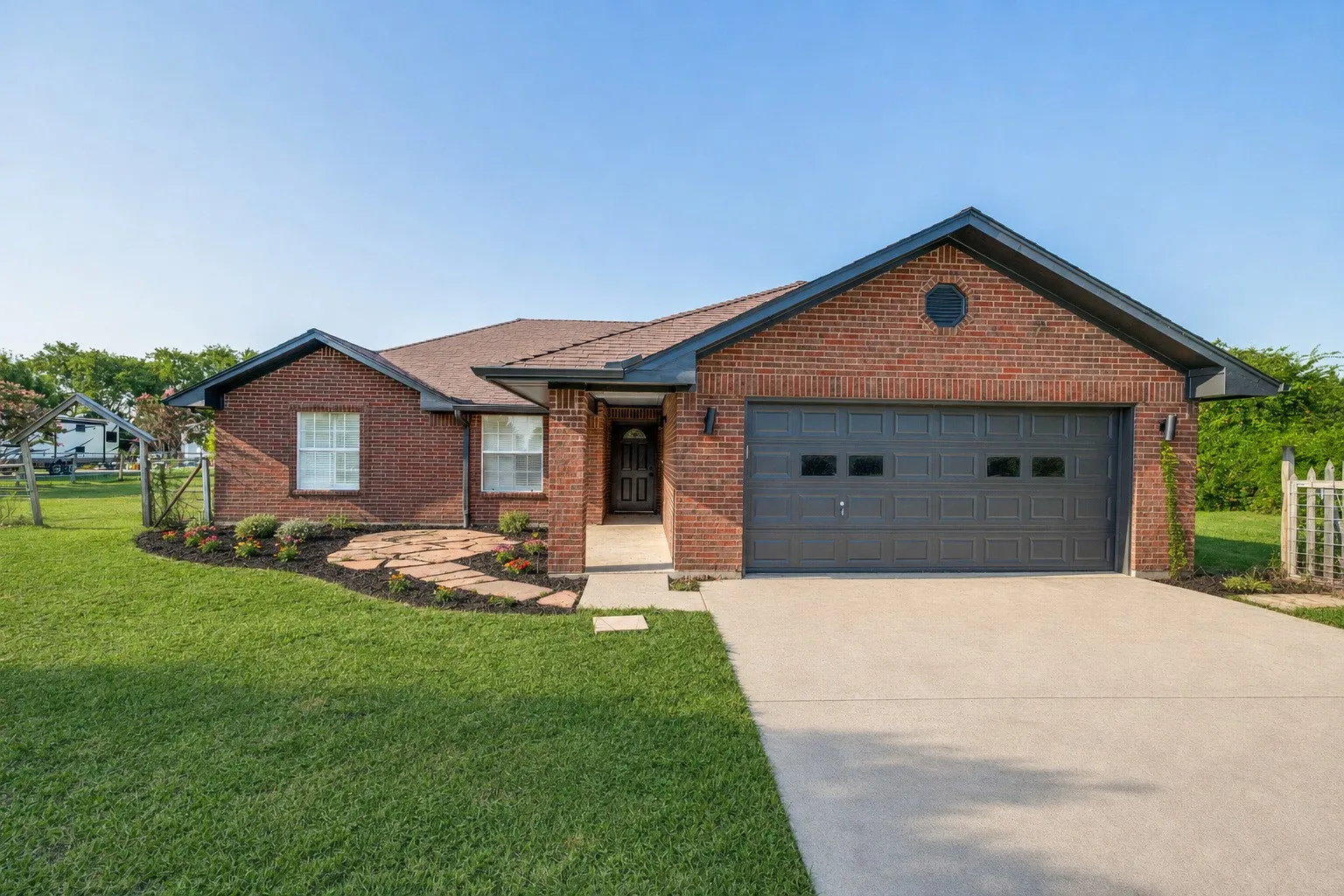 Single Family Residence For Sale in Collin County , 1341 Carlo Drive, Princeton, Texas 75407, 3 Bedroom, 2 Bathroom, 2 Garage spaces, 1,474 Sqft, built in 1997, mls#21309418, Real Estate Agent in Princeton, Homes For Sale in Collin county, Homes For Sale in Princeton, Realtor in Princeton Texas, Real Estate Brokerage Independent Realty Texas, Luminita Cordes Realtor