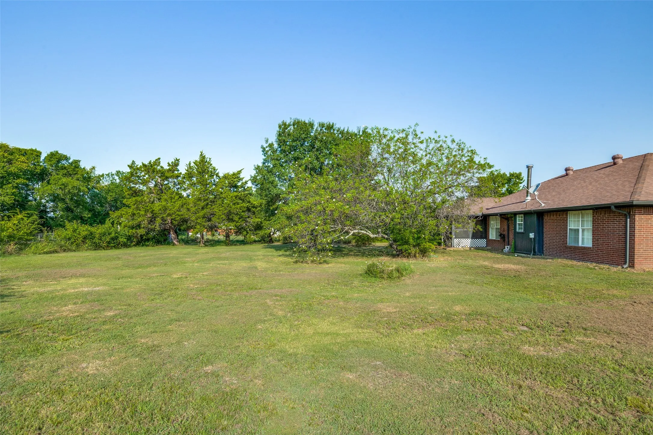 Single Family Residence For Sale in Collin County , 1341 Carlo Drive, Princeton, Texas 75407, 3 Bedroom, 2 Bathroom, 2 Garage spaces, 1,474 Sqft, built in 1997, mls#21309418, Real Estate Agent in Princeton, Homes For Sale in Collin county, Homes For Sale in Princeton, Realtor in Princeton Texas, Real Estate Brokerage Independent Realty Texas, Luminita Cordes Realtor