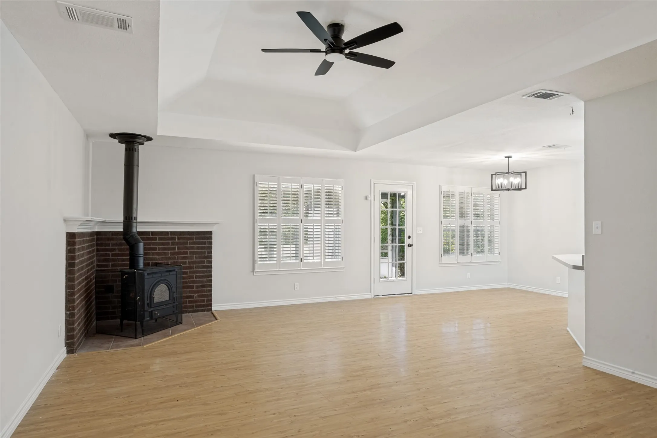 Single Family Residence For Sale in Collin County , 1341 Carlo Drive, Princeton, Texas 75407, 3 Bedroom, 2 Bathroom, 2 Garage spaces, 1,474 Sqft, built in 1997, mls#21309418, Real Estate Agent in Princeton, Homes For Sale in Collin county, Homes For Sale in Princeton, Realtor in Princeton Texas, Real Estate Brokerage Independent Realty Texas, Luminita Cordes Realtor