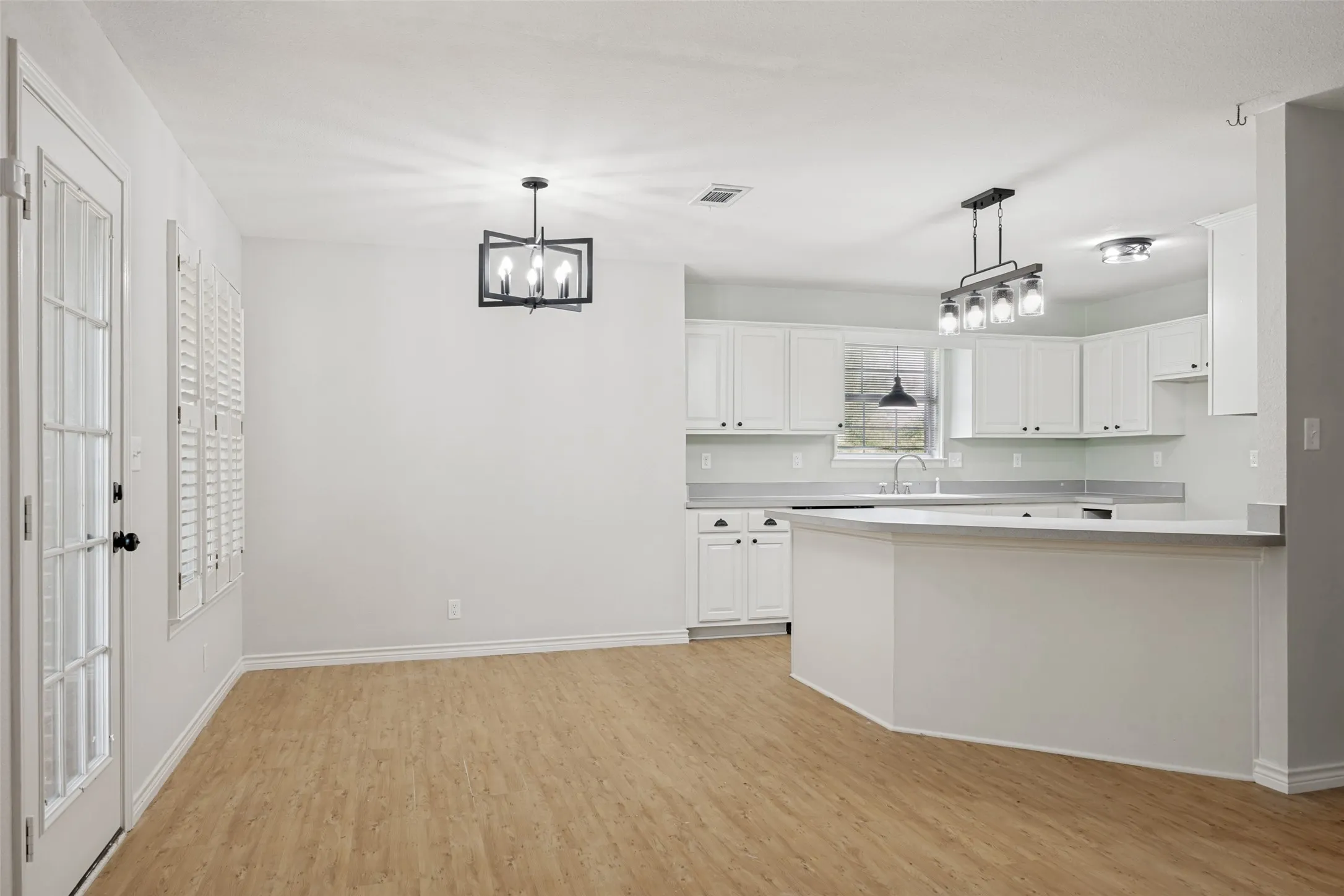 Single Family Residence For Sale in Collin County , 1341 Carlo Drive, Princeton, Texas 75407, 3 Bedroom, 2 Bathroom, 2 Garage spaces, 1,474 Sqft, built in 1997, mls#21309418, Real Estate Agent in Princeton, Homes For Sale in Collin county, Homes For Sale in Princeton, Realtor in Princeton Texas, Real Estate Brokerage Independent Realty Texas, Luminita Cordes Realtor