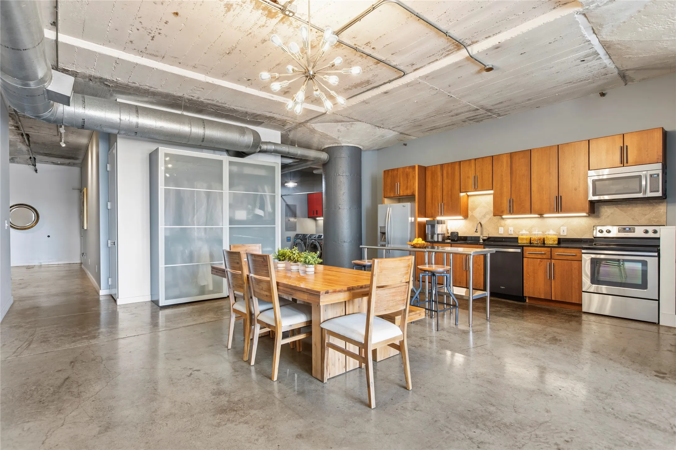 Condominium For Sale in Dallas County , 1122 Jackson Street 402, Dallas, Texas 75202, 2 Bedroom, 1 Bathroom, 2 Garage spaces, 1,411 Sqft, built in 1925, Price $310,000, mls#21325593, Real Estate Agent in Dallas, Homes For Sale in Dallas county, Homes For Sale in Dallas, Realtor in Dallas Texas, Real Estate Brokerage Independent Realty Texas, Luminita Cordes Realtor