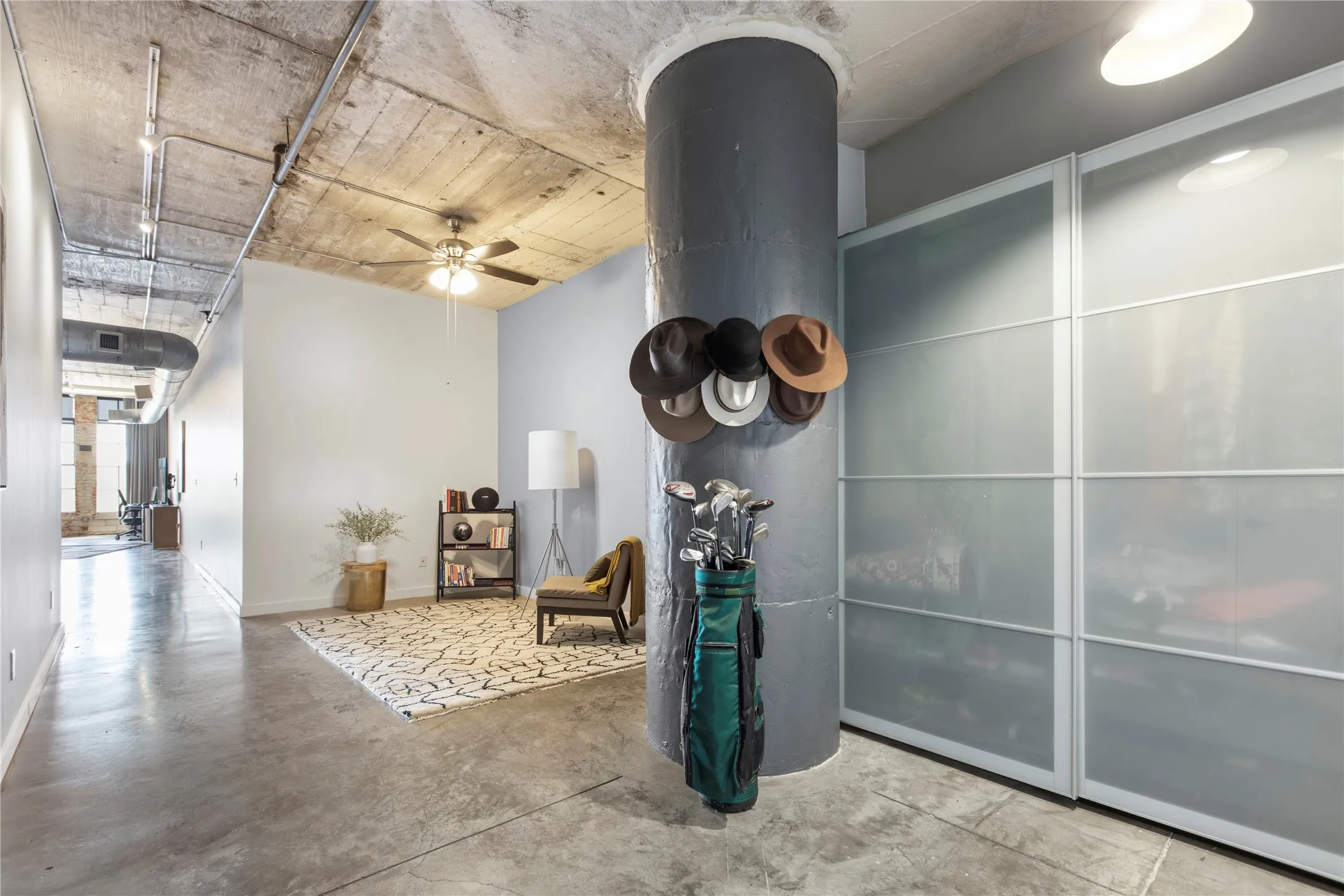 Condominium For Sale in Dallas County , 1122 Jackson Street 402, Dallas, Texas 75202, 2 Bedroom, 1 Bathroom, 2 Garage spaces, 1,411 Sqft, built in 1925, Price $310,000, mls#21325593, Real Estate Agent in Dallas, Homes For Sale in Dallas county, Homes For Sale in Dallas, Realtor in Dallas Texas, Real Estate Brokerage Independent Realty Texas, Luminita Cordes Realtor