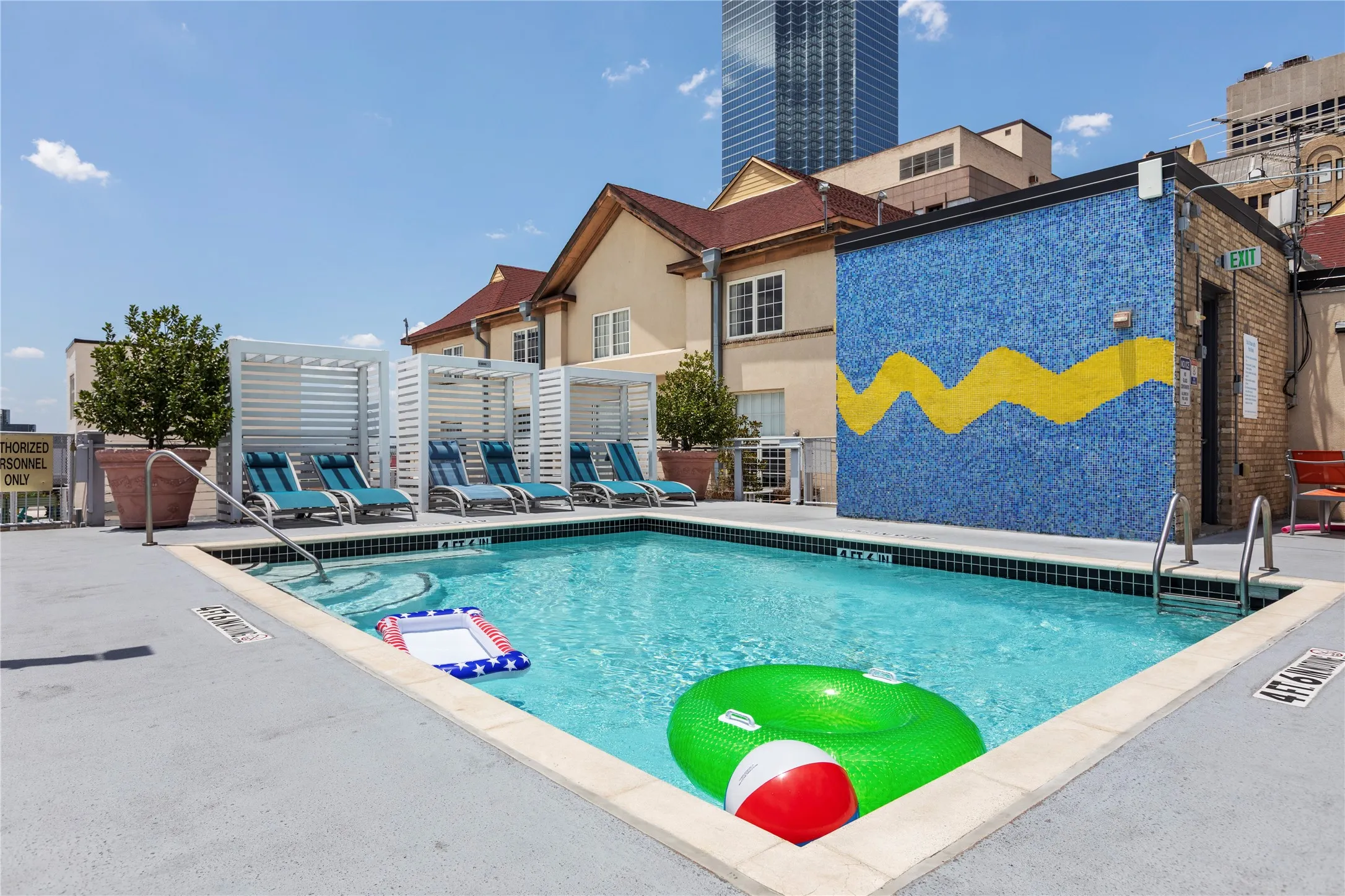 Condominium For Sale in Dallas County , 1122 Jackson Street 402, Dallas, Texas 75202, 2 Bedroom, 1 Bathroom, 2 Garage spaces, 1,411 Sqft, built in 1925, Price $310,000, mls#21325593, Real Estate Agent in Dallas, Homes For Sale in Dallas county, Homes For Sale in Dallas, Realtor in Dallas Texas, Real Estate Brokerage Independent Realty Texas, Luminita Cordes Realtor