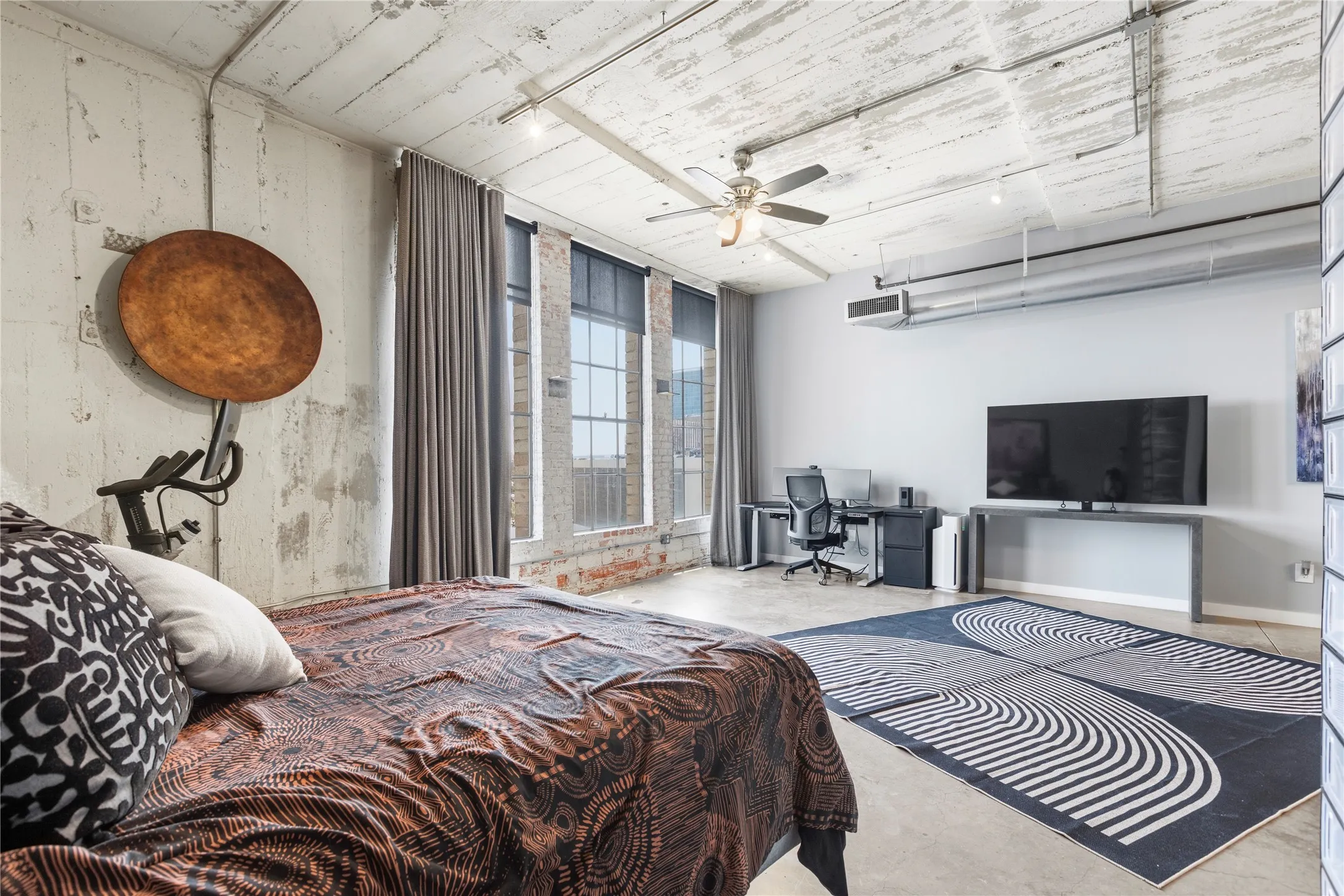 Condominium For Sale in Dallas County , 1122 Jackson Street 402, Dallas, Texas 75202, 2 Bedroom, 1 Bathroom, 2 Garage spaces, 1,411 Sqft, built in 1925, Price $310,000, mls#21325593, Real Estate Agent in Dallas, Homes For Sale in Dallas county, Homes For Sale in Dallas, Realtor in Dallas Texas, Real Estate Brokerage Independent Realty Texas, Luminita Cordes Realtor
