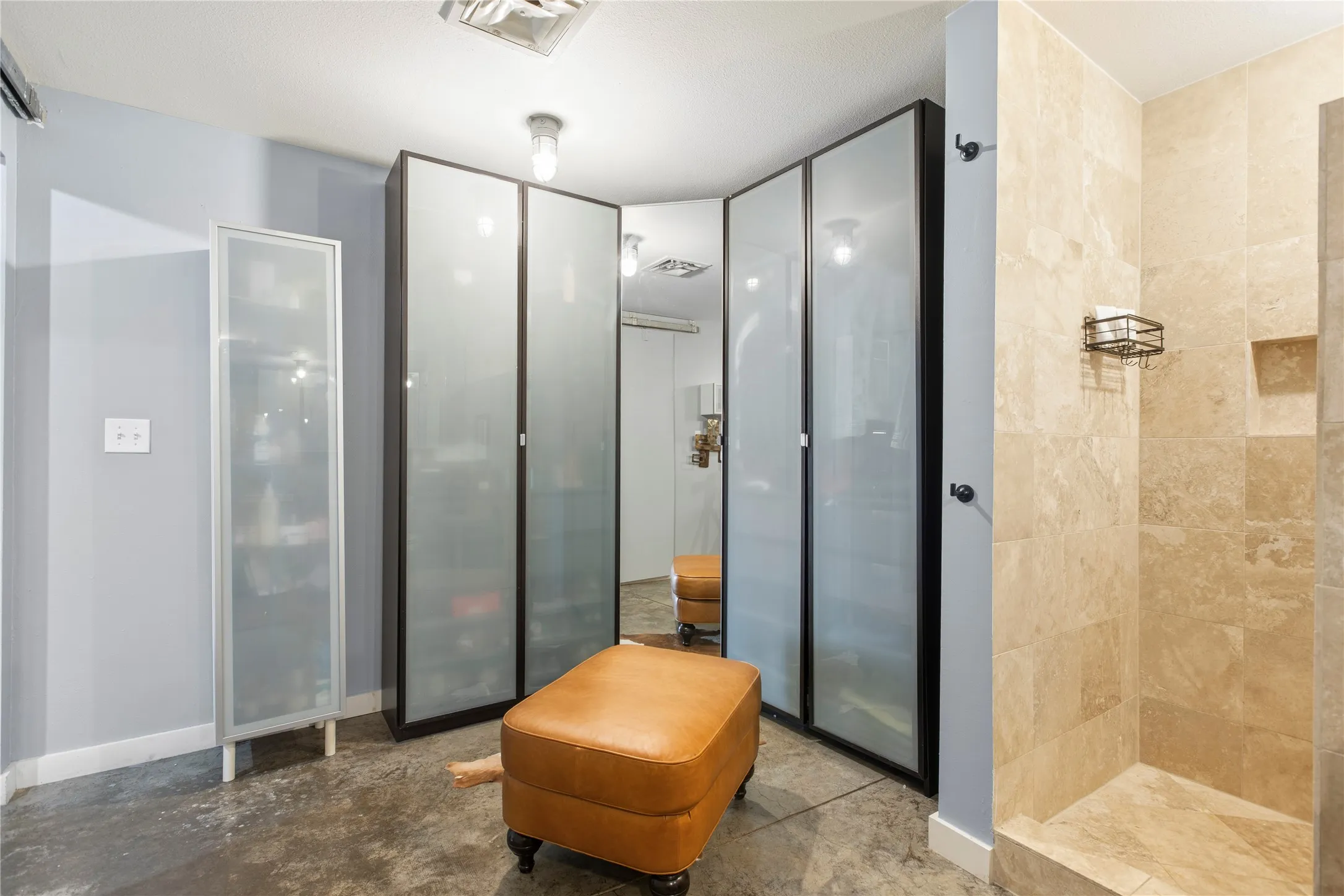 Condominium For Sale in Dallas County , 1122 Jackson Street 402, Dallas, Texas 75202, 2 Bedroom, 1 Bathroom, 2 Garage spaces, 1,411 Sqft, built in 1925, Price $310,000, mls#21325593, Real Estate Agent in Dallas, Homes For Sale in Dallas county, Homes For Sale in Dallas, Realtor in Dallas Texas, Real Estate Brokerage Independent Realty Texas, Luminita Cordes Realtor