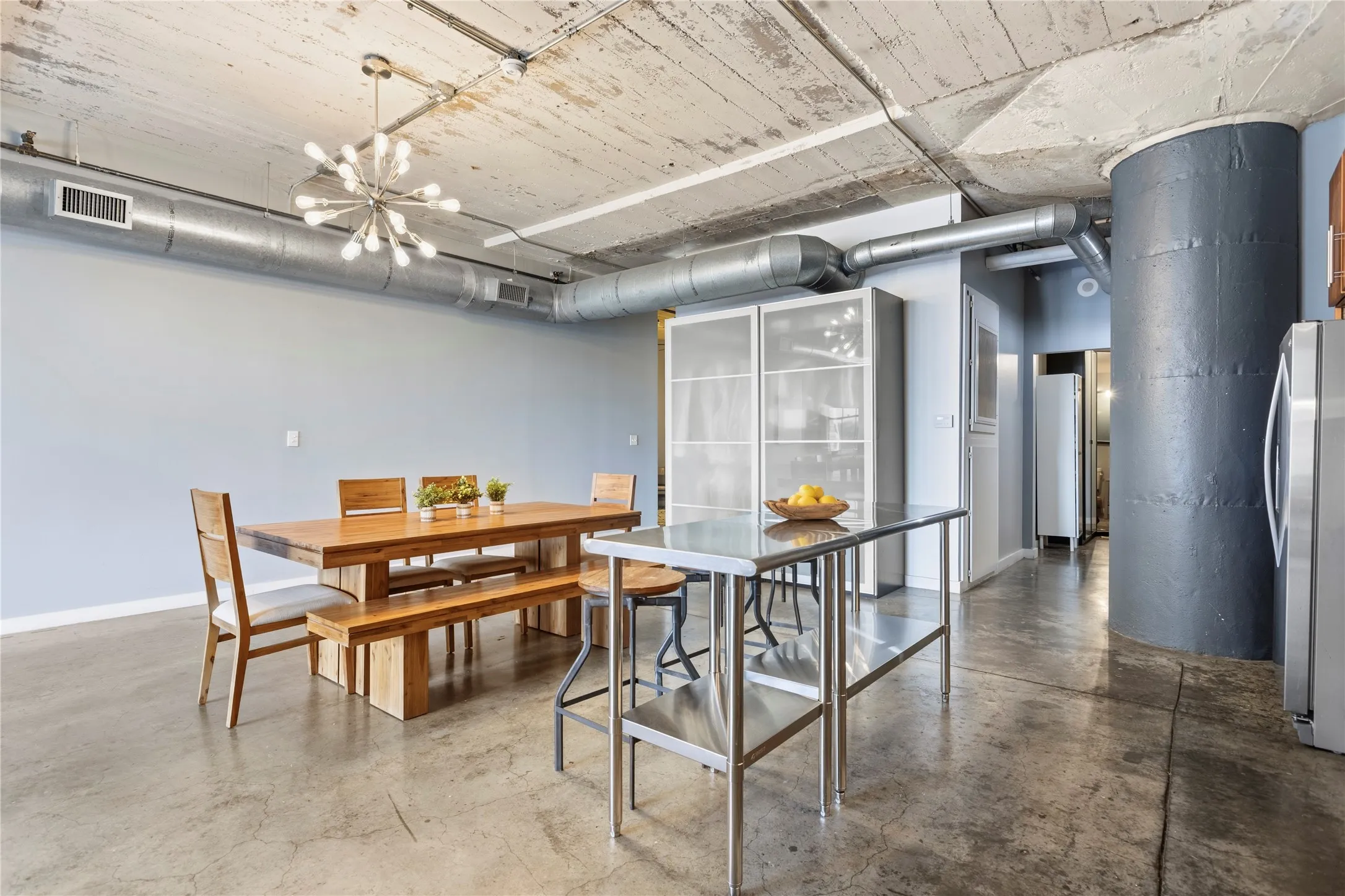 Condominium For Sale in Dallas County , 1122 Jackson Street 402, Dallas, Texas 75202, 2 Bedroom, 1 Bathroom, 2 Garage spaces, 1,411 Sqft, built in 1925, Price $310,000, mls#21325593, Real Estate Agent in Dallas, Homes For Sale in Dallas county, Homes For Sale in Dallas, Realtor in Dallas Texas, Real Estate Brokerage Independent Realty Texas, Luminita Cordes Realtor