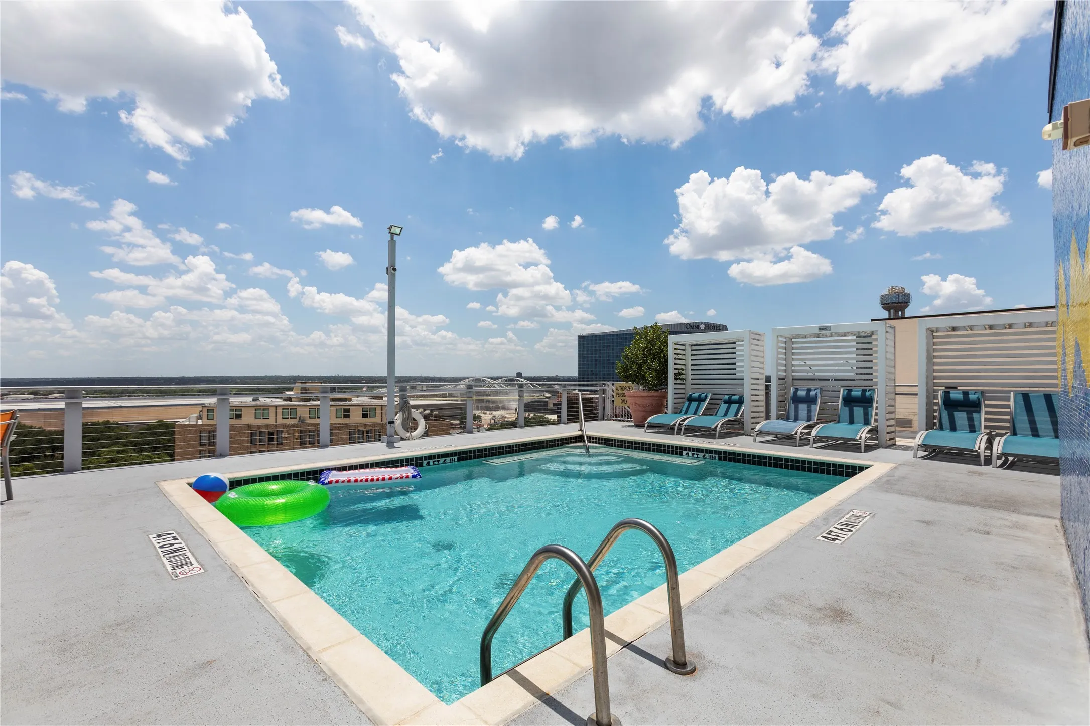 Condominium For Sale in Dallas County , 1122 Jackson Street 402, Dallas, Texas 75202, 2 Bedroom, 1 Bathroom, 2 Garage spaces, 1,411 Sqft, built in 1925, Price $310,000, mls#21325593, Real Estate Agent in Dallas, Homes For Sale in Dallas county, Homes For Sale in Dallas, Realtor in Dallas Texas, Real Estate Brokerage Independent Realty Texas, Luminita Cordes Realtor