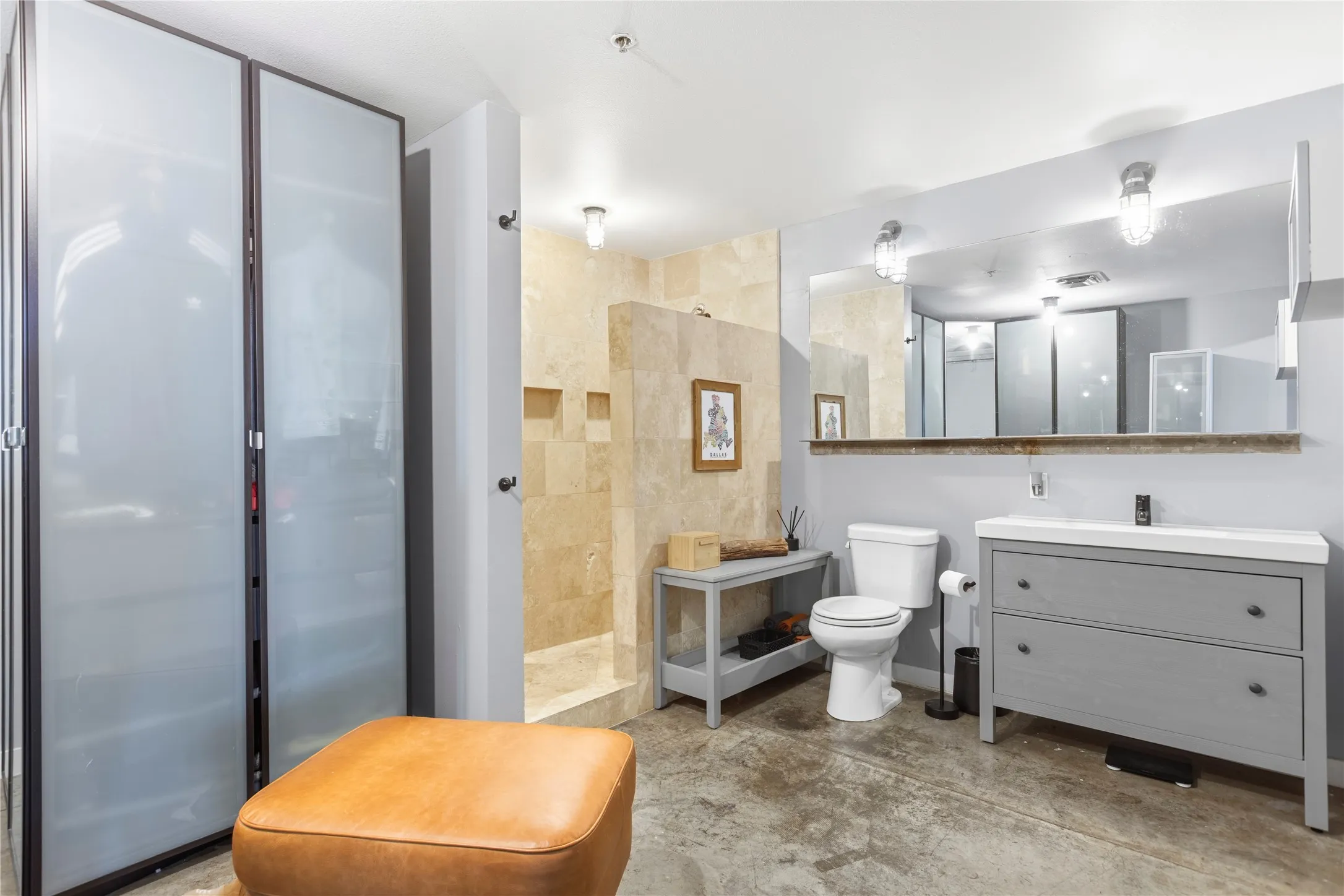 Condominium For Sale in Dallas County , 1122 Jackson Street 402, Dallas, Texas 75202, 2 Bedroom, 1 Bathroom, 2 Garage spaces, 1,411 Sqft, built in 1925, Price $310,000, mls#21325593, Real Estate Agent in Dallas, Homes For Sale in Dallas county, Homes For Sale in Dallas, Realtor in Dallas Texas, Real Estate Brokerage Independent Realty Texas, Luminita Cordes Realtor