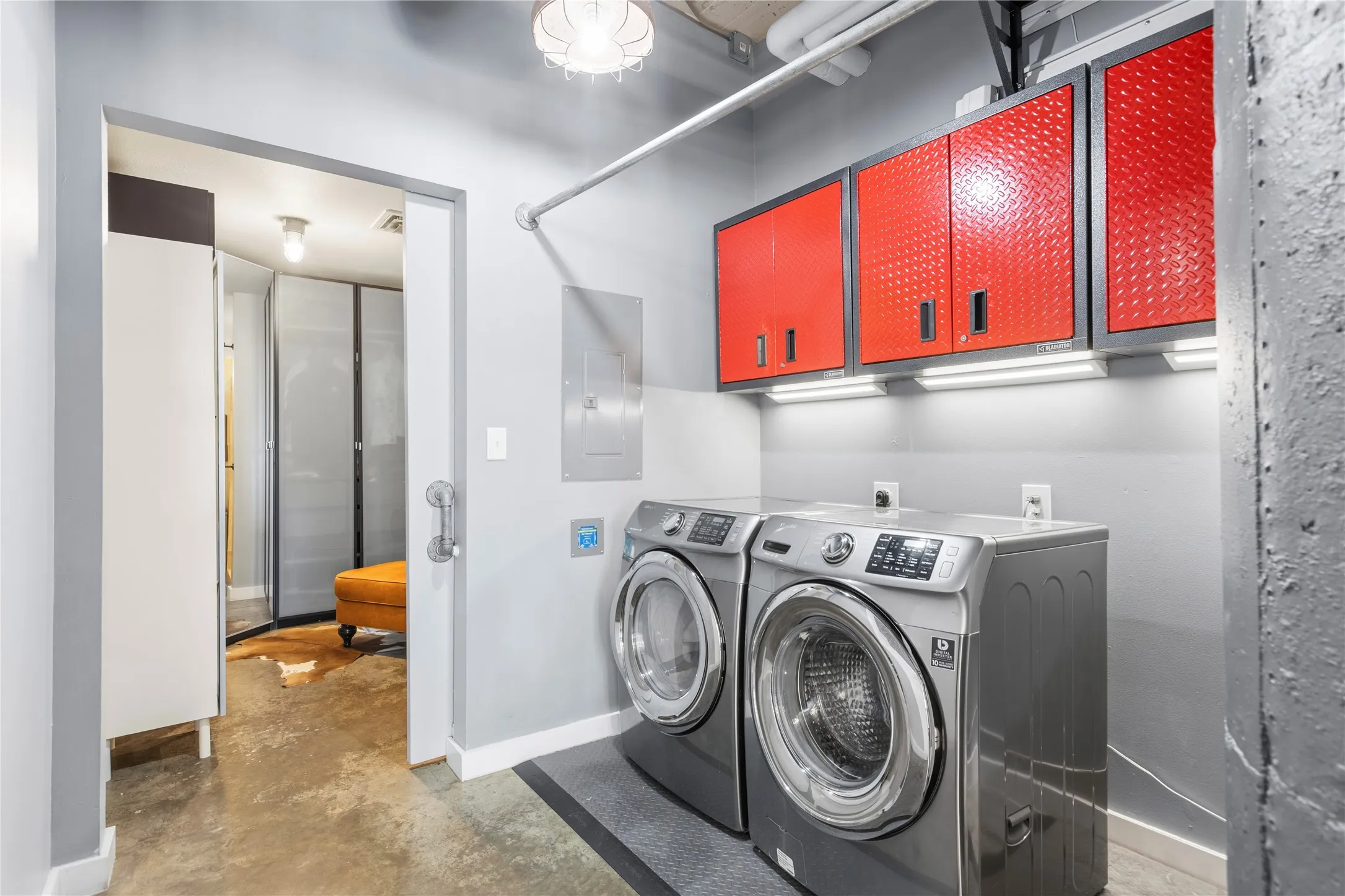 Condominium For Sale in Dallas County , 1122 Jackson Street 402, Dallas, Texas 75202, 2 Bedroom, 1 Bathroom, 2 Garage spaces, 1,411 Sqft, built in 1925, Price $310,000, mls#21325593, Real Estate Agent in Dallas, Homes For Sale in Dallas county, Homes For Sale in Dallas, Realtor in Dallas Texas, Real Estate Brokerage Independent Realty Texas, Luminita Cordes Realtor