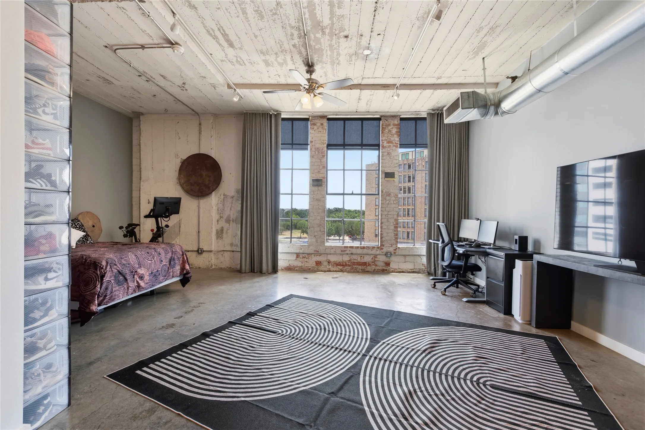 Condominium For Sale in Dallas County , 1122 Jackson Street 402, Dallas, Texas 75202, 2 Bedroom, 1 Bathroom, 2 Garage spaces, 1,411 Sqft, built in 1925, Price $310,000, mls#21325593, Real Estate Agent in Dallas, Homes For Sale in Dallas county, Homes For Sale in Dallas, Realtor in Dallas Texas, Real Estate Brokerage Independent Realty Texas, Luminita Cordes Realtor