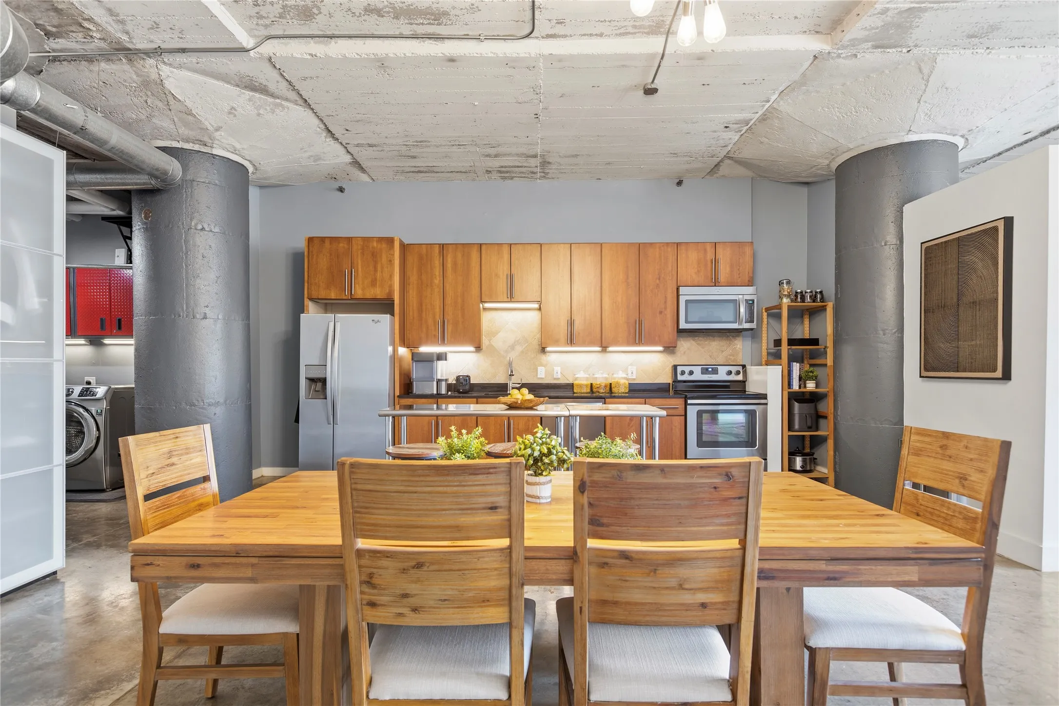 Condominium For Sale in Dallas County , 1122 Jackson Street 402, Dallas, Texas 75202, 2 Bedroom, 1 Bathroom, 2 Garage spaces, 1,411 Sqft, built in 1925, Price $310,000, mls#21325593, Real Estate Agent in Dallas, Homes For Sale in Dallas county, Homes For Sale in Dallas, Realtor in Dallas Texas, Real Estate Brokerage Independent Realty Texas, Luminita Cordes Realtor
