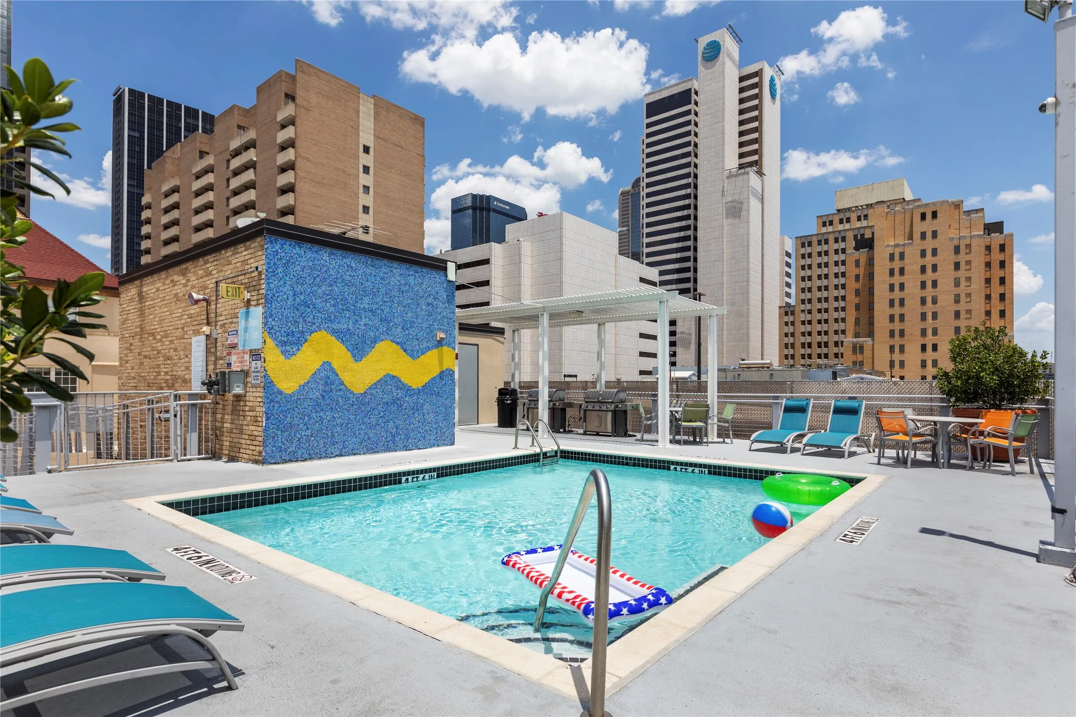 Condominium For Sale in Dallas County , 1122 Jackson Street 402, Dallas, Texas 75202, 2 Bedroom, 1 Bathroom, 2 Garage spaces, 1,411 Sqft, built in 1925, Price $310,000, mls#21325593, Real Estate Agent in Dallas, Homes For Sale in Dallas county, Homes For Sale in Dallas, Realtor in Dallas Texas, Real Estate Brokerage Independent Realty Texas, Luminita Cordes Realtor
