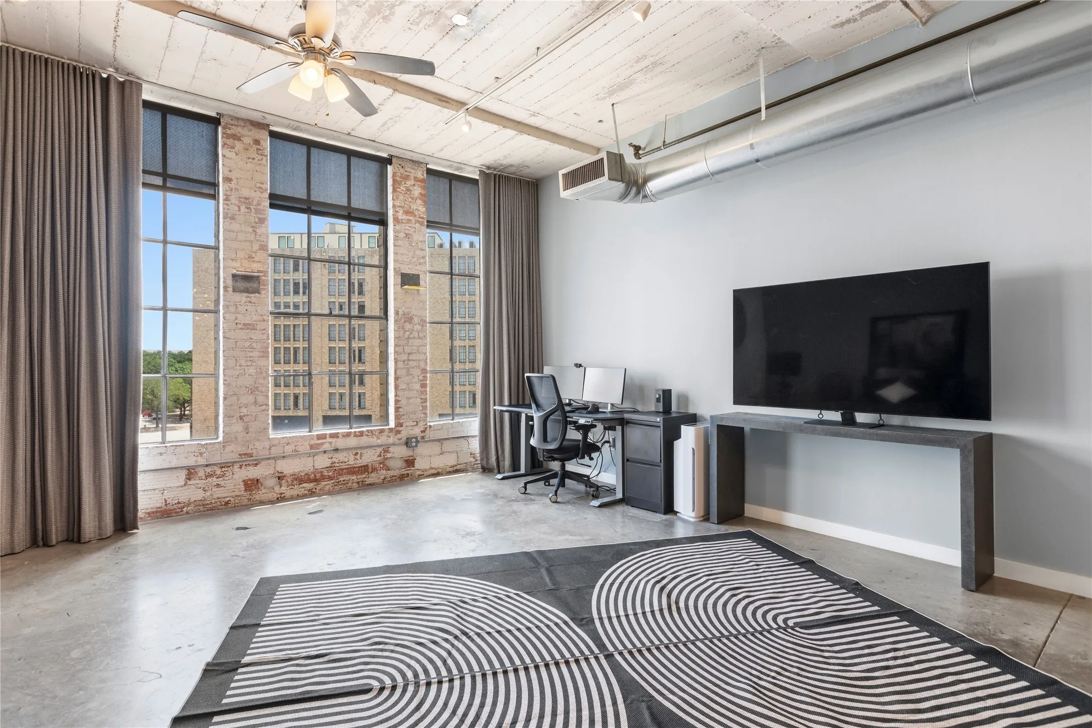 Condominium For Sale in Dallas County , 1122 Jackson Street 402, Dallas, Texas 75202, 2 Bedroom, 1 Bathroom, 2 Garage spaces, 1,411 Sqft, built in 1925, Price $310,000, mls#21325593, Real Estate Agent in Dallas, Homes For Sale in Dallas county, Homes For Sale in Dallas, Realtor in Dallas Texas, Real Estate Brokerage Independent Realty Texas, Luminita Cordes Realtor