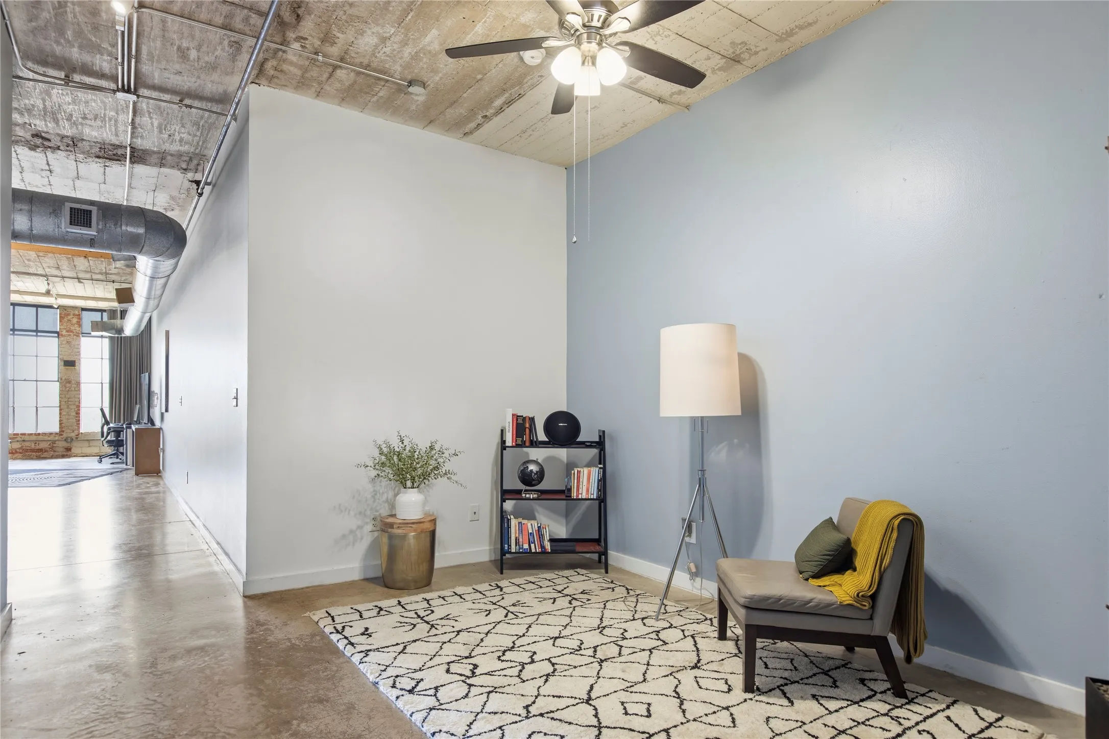 Condominium For Sale in Dallas County , 1122 Jackson Street 402, Dallas, Texas 75202, 2 Bedroom, 1 Bathroom, 2 Garage spaces, 1,411 Sqft, built in 1925, Price $310,000, mls#21325593, Real Estate Agent in Dallas, Homes For Sale in Dallas county, Homes For Sale in Dallas, Realtor in Dallas Texas, Real Estate Brokerage Independent Realty Texas, Luminita Cordes Realtor