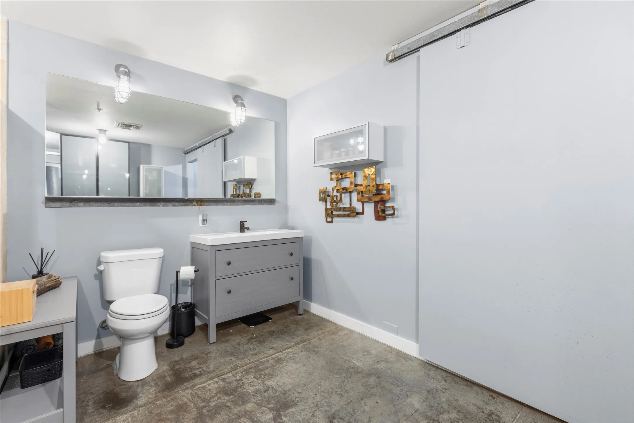 Condominium For Sale in Dallas County , 1122 Jackson Street 402, Dallas, Texas 75202, 2 Bedroom, 1 Bathroom, 2 Garage spaces, 1,411 Sqft, built in 1925, Price $310,000, mls#21325593, Real Estate Agent in Dallas, Homes For Sale in Dallas county, Homes For Sale in Dallas, Realtor in Dallas Texas, Real Estate Brokerage Independent Realty Texas, Luminita Cordes Realtor