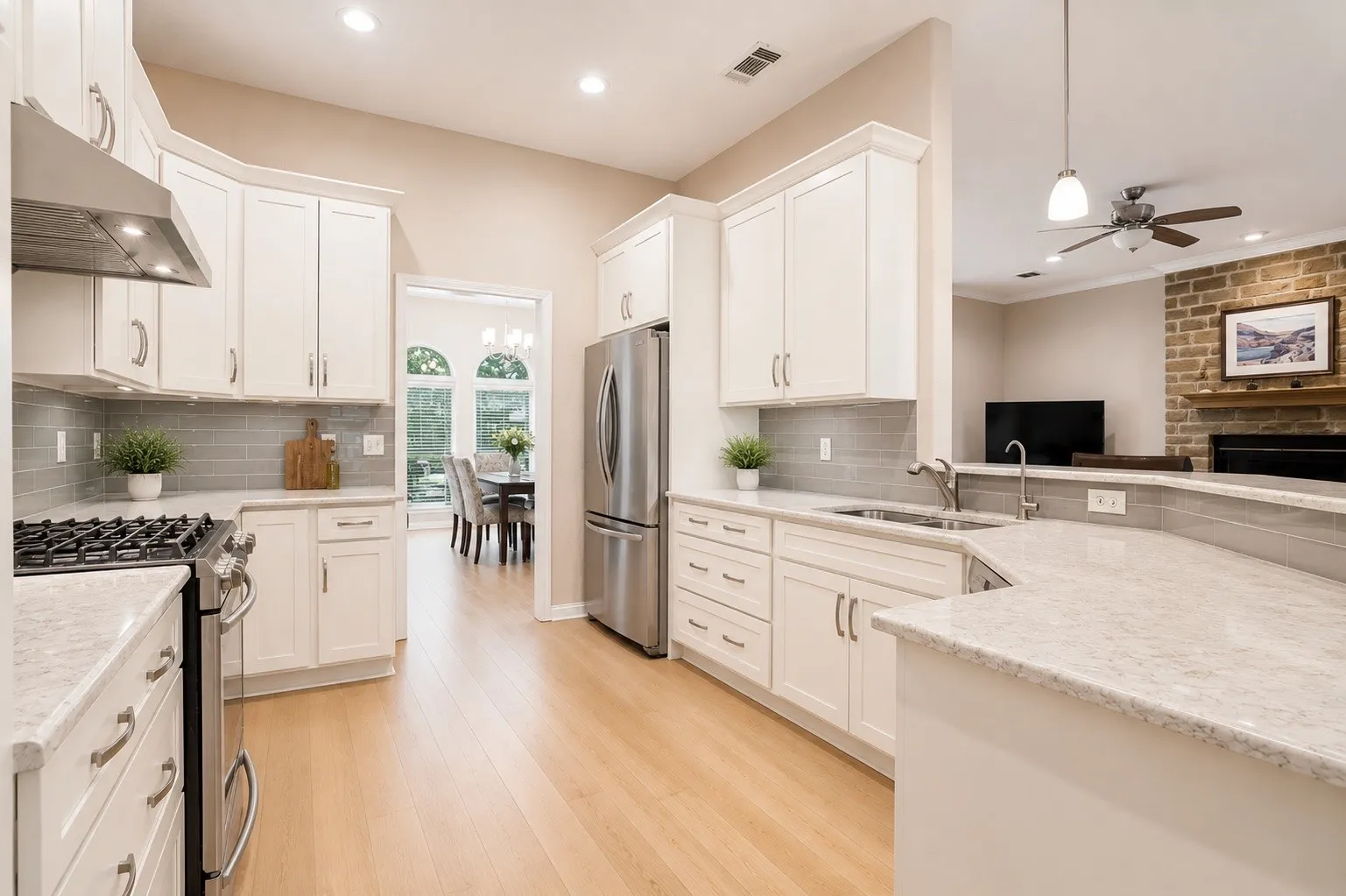 Single Family Residence For Sale in Wise County , 222 Hart Court, Runaway Bay, Texas 76426, 4 Bedroom, 2 Bathroom, 2 Garage spaces, 2,198 Sqft, built in 2002, mls#21323407, Real Estate Agent in Runaway Bay, Homes For Sale in Wise county, Homes For Sale in Runaway Bay, Realtor in Runaway Bay Texas, Real Estate Brokerage Independent Realty Texas, Luminita Cordes Realtor