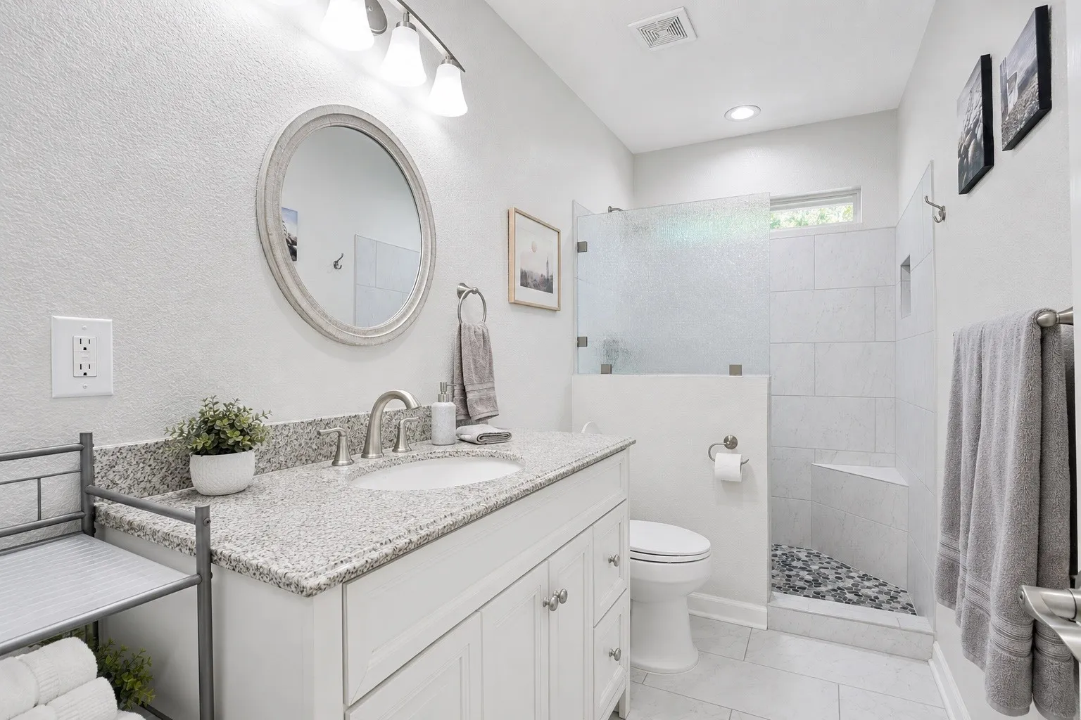 Single Family Residence For Sale in Wise County , 222 Hart Court, Runaway Bay, Texas 76426, 4 Bedroom, 2 Bathroom, 2 Garage spaces, 2,198 Sqft, built in 2002, mls#21323407, Real Estate Agent in Runaway Bay, Homes For Sale in Wise county, Homes For Sale in Runaway Bay, Realtor in Runaway Bay Texas, Real Estate Brokerage Independent Realty Texas, Luminita Cordes Realtor
