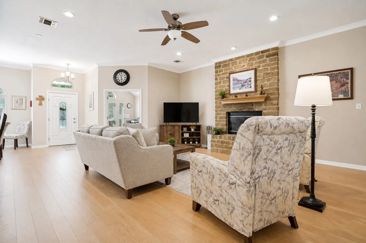 Single Family Residence For Sale in Wise County , 222 Hart Court, Runaway Bay, Texas 76426, 4 Bedroom, 2 Bathroom, 2 Garage spaces, 2,198 Sqft, built in 2002, mls#21323407, Real Estate Agent in Runaway Bay, Homes For Sale in Wise county, Homes For Sale in Runaway Bay, Realtor in Runaway Bay Texas, Real Estate Brokerage Independent Realty Texas, Luminita Cordes Realtor